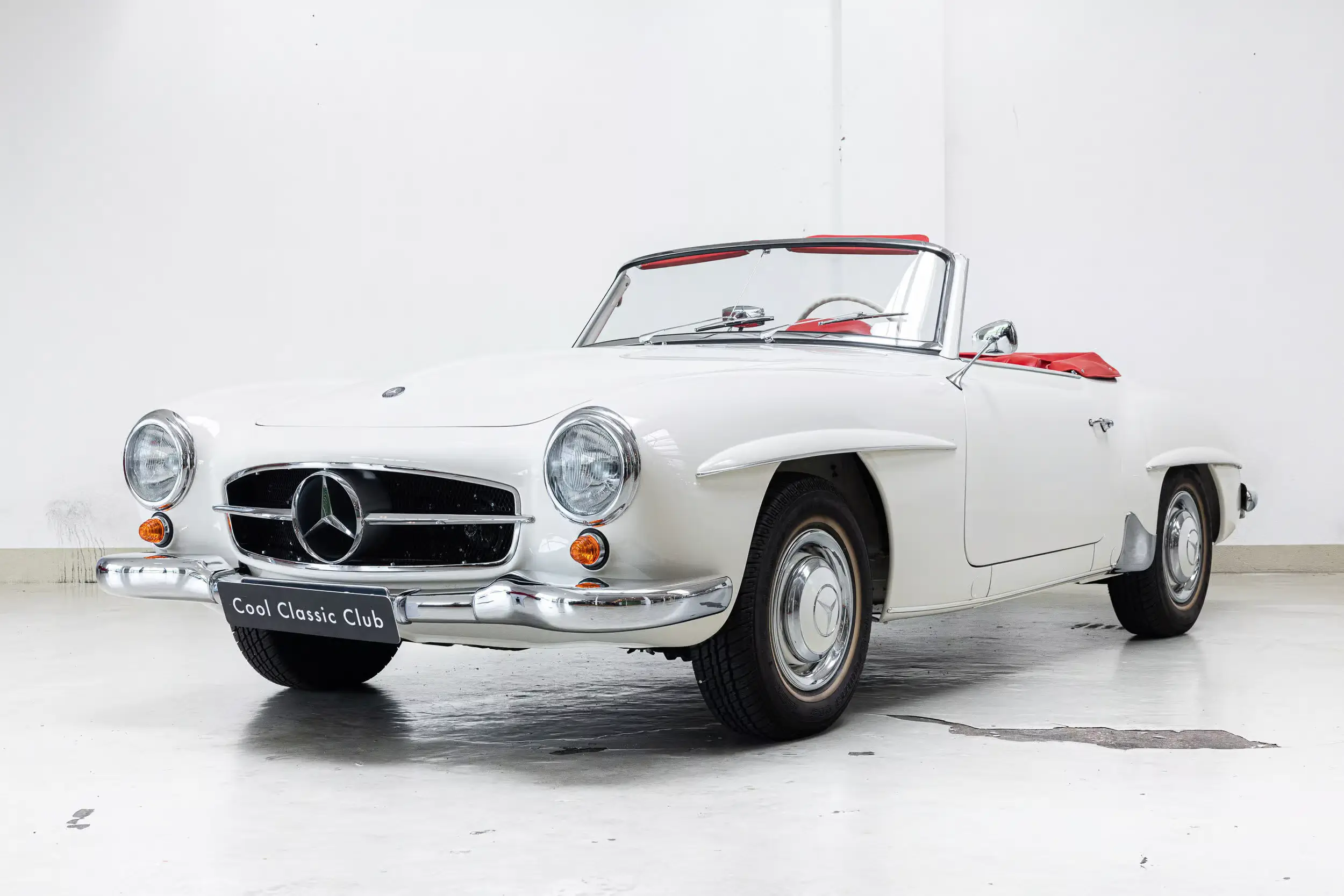 Front oblique view of the 1961 White Mercedes-Benz 190SL 