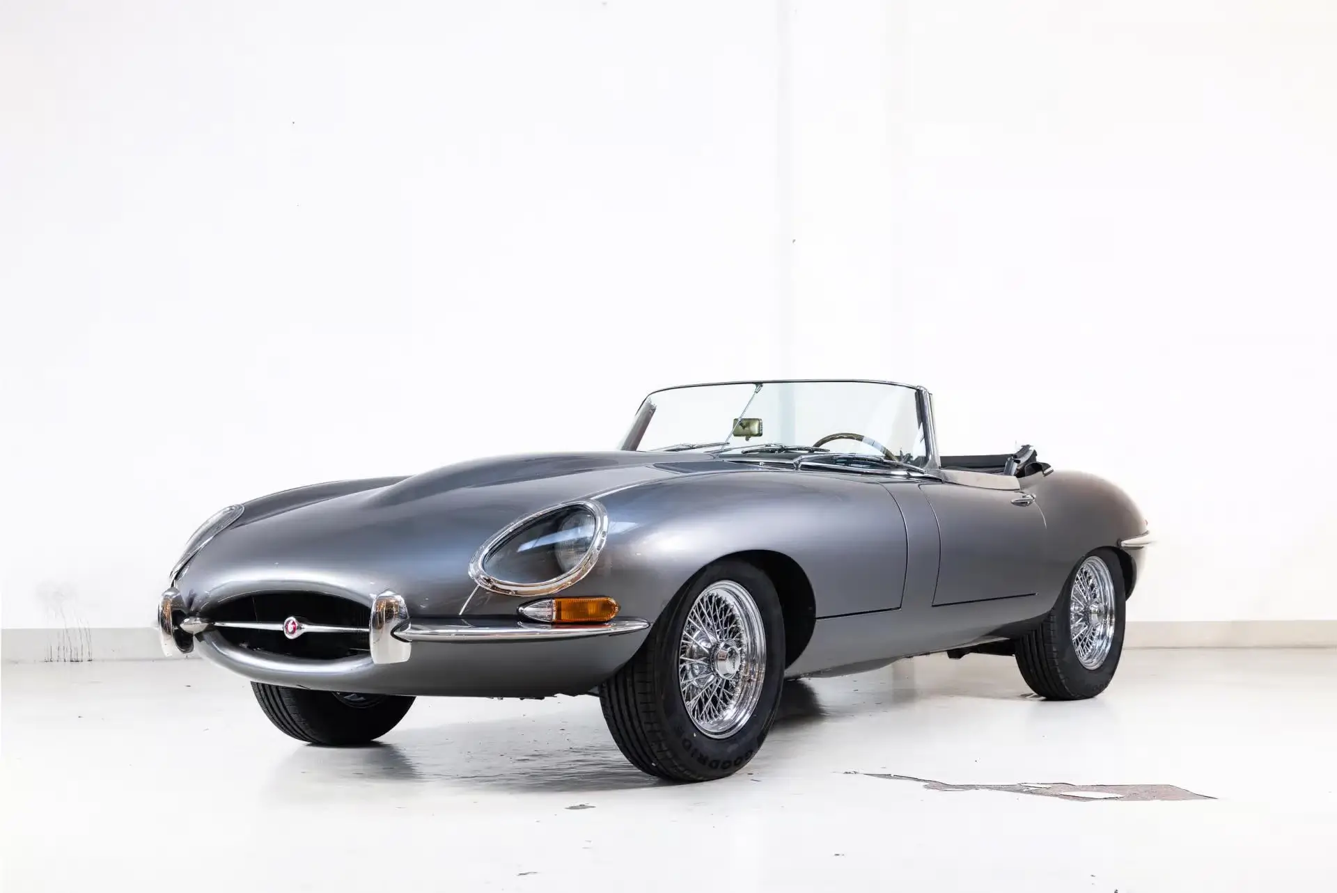 Front oblique view of the 1965 Opalescent Silver Grey Jaguar E-Type series 1 4.2 OTS