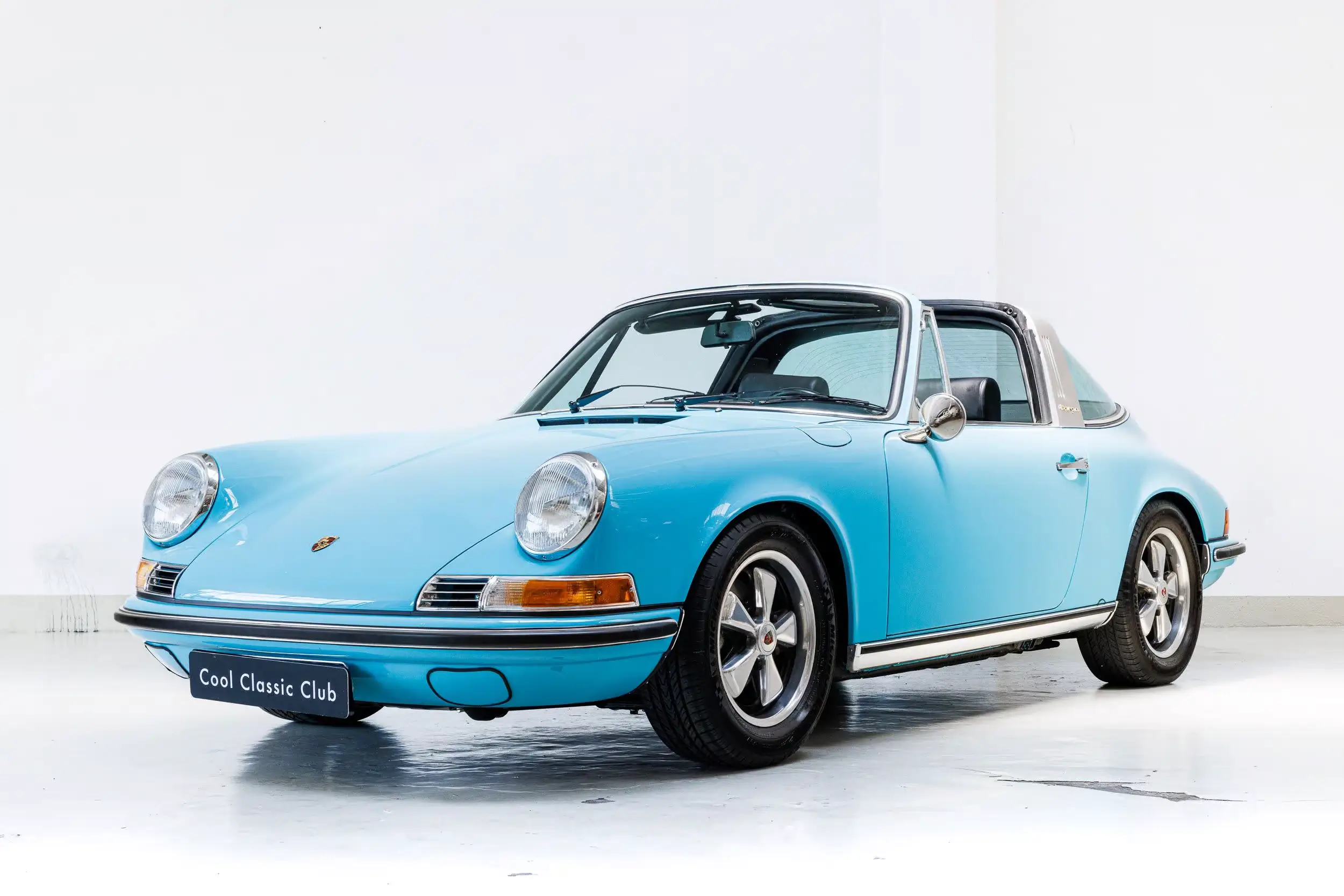 Front oblique view of the 1969 Wunchfarbe Kristalblau Porsche 911 Targa