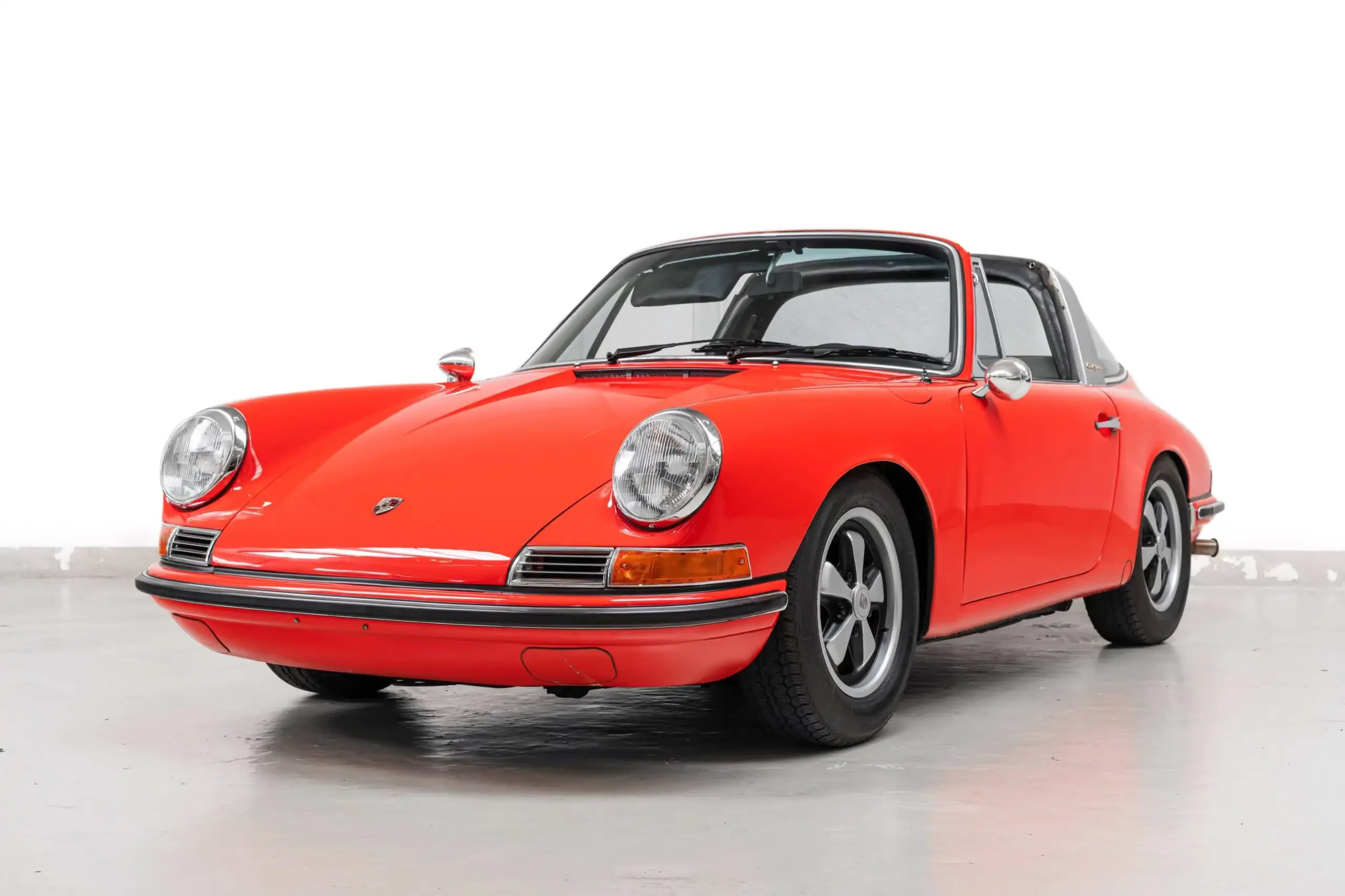 Front oblique view of the 1968 Tangerine Porsche 911 L 2.0 SWB Targa