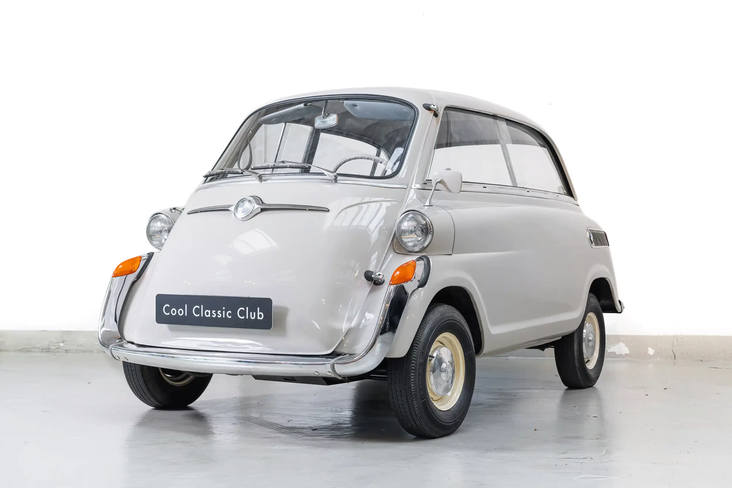 Front oblique view of the 1959 Cortina Grey BMW 600 Isetta