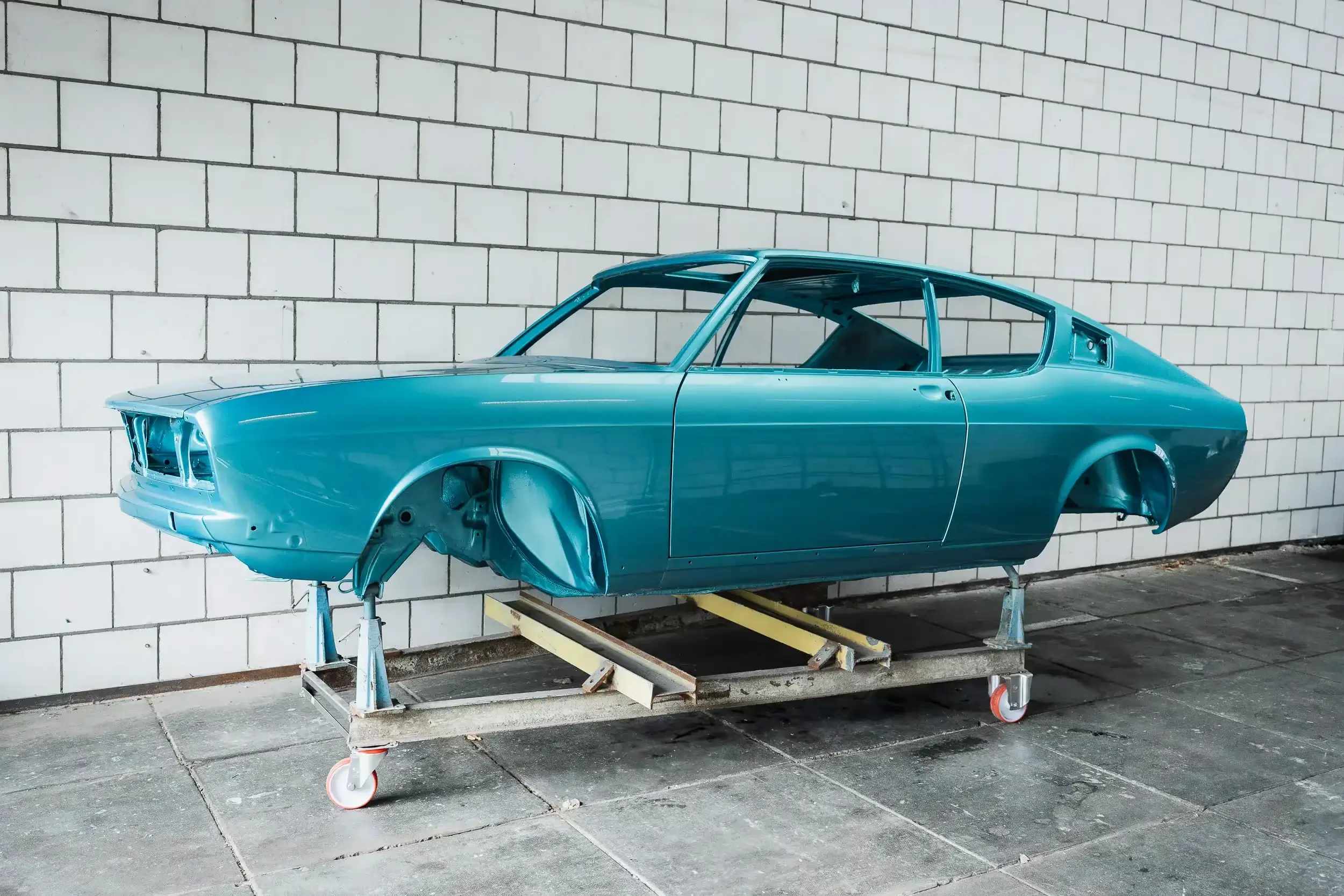 Front oblique view of the 1976 Malachit Metallic L96Y Audi 100 S Coupé Project