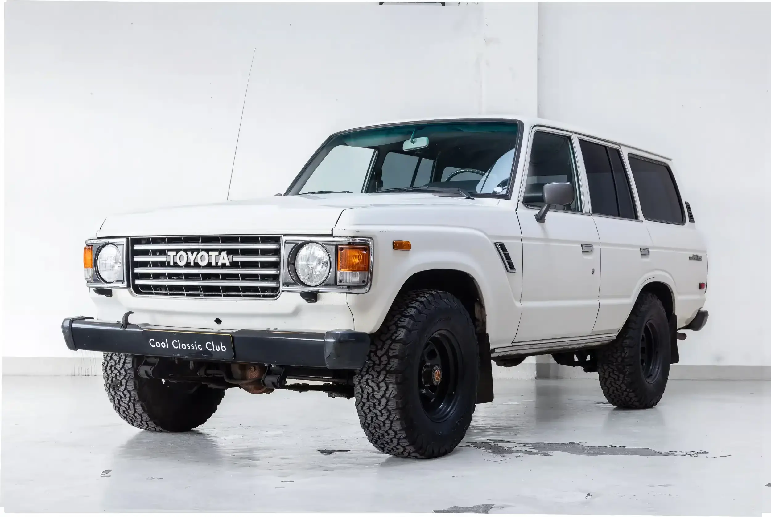 Front oblique view of the 1986 White Toyota Land Cruiser FJ60