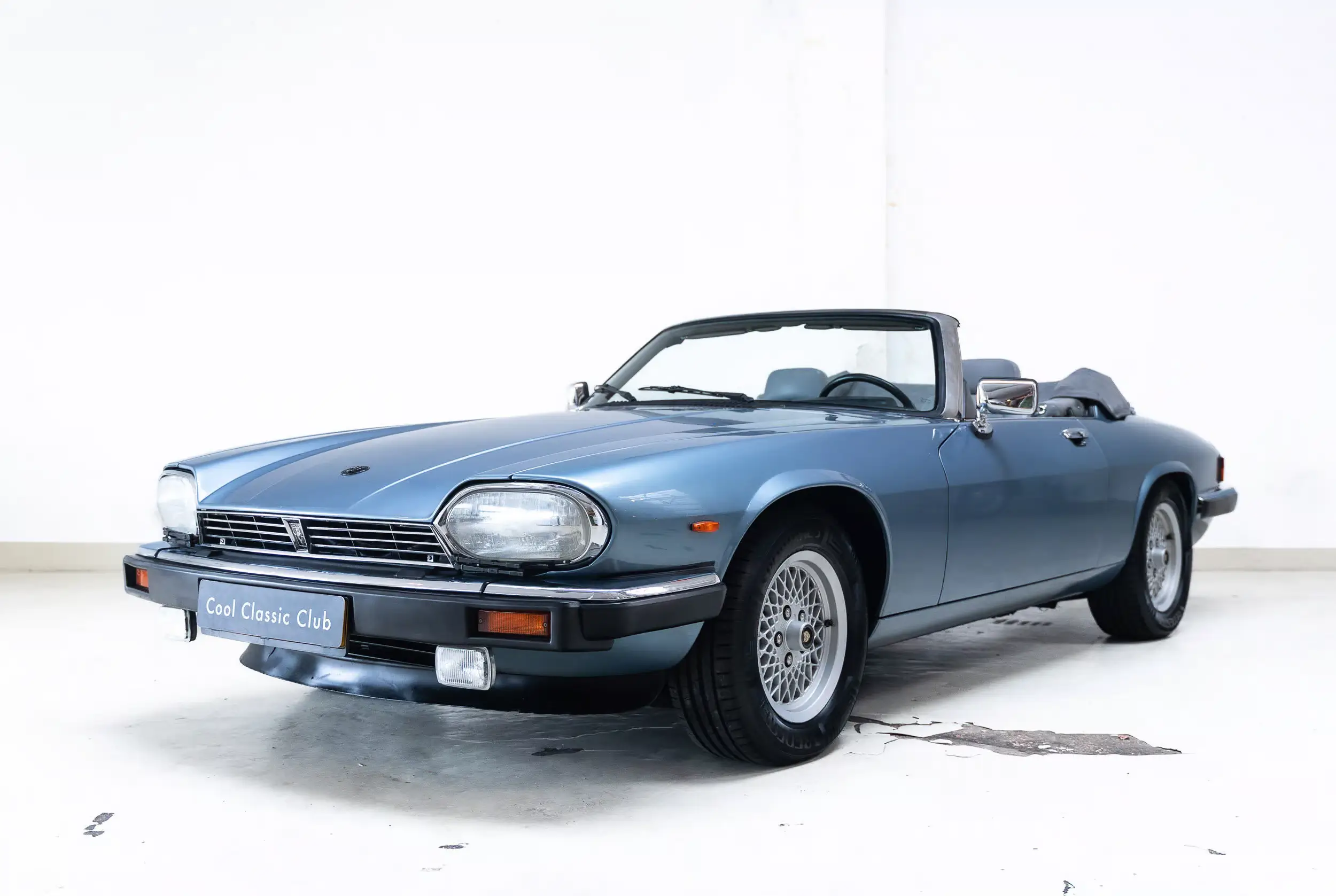 Front oblique view of the 1990 Artic Blue Jaguar XJS 5.3 V12 Cabriolet