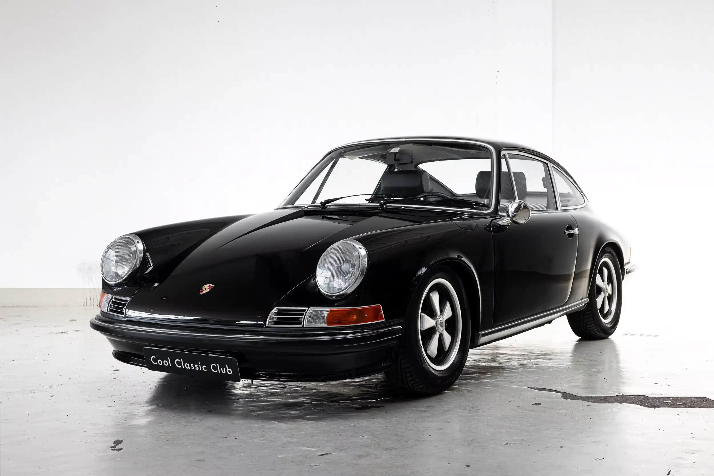 Front oblique view of the 1970 Black Porsche 911 S