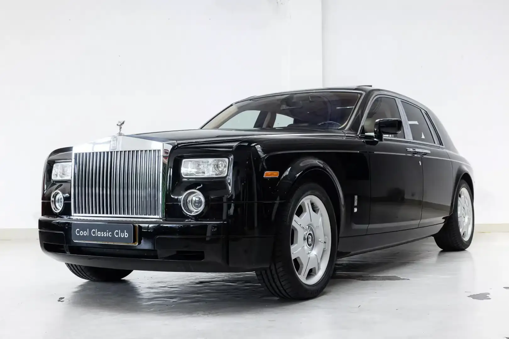 Front oblique view of the 2005 Black Kirsch Pearl Rolls-Royce Phantom VII