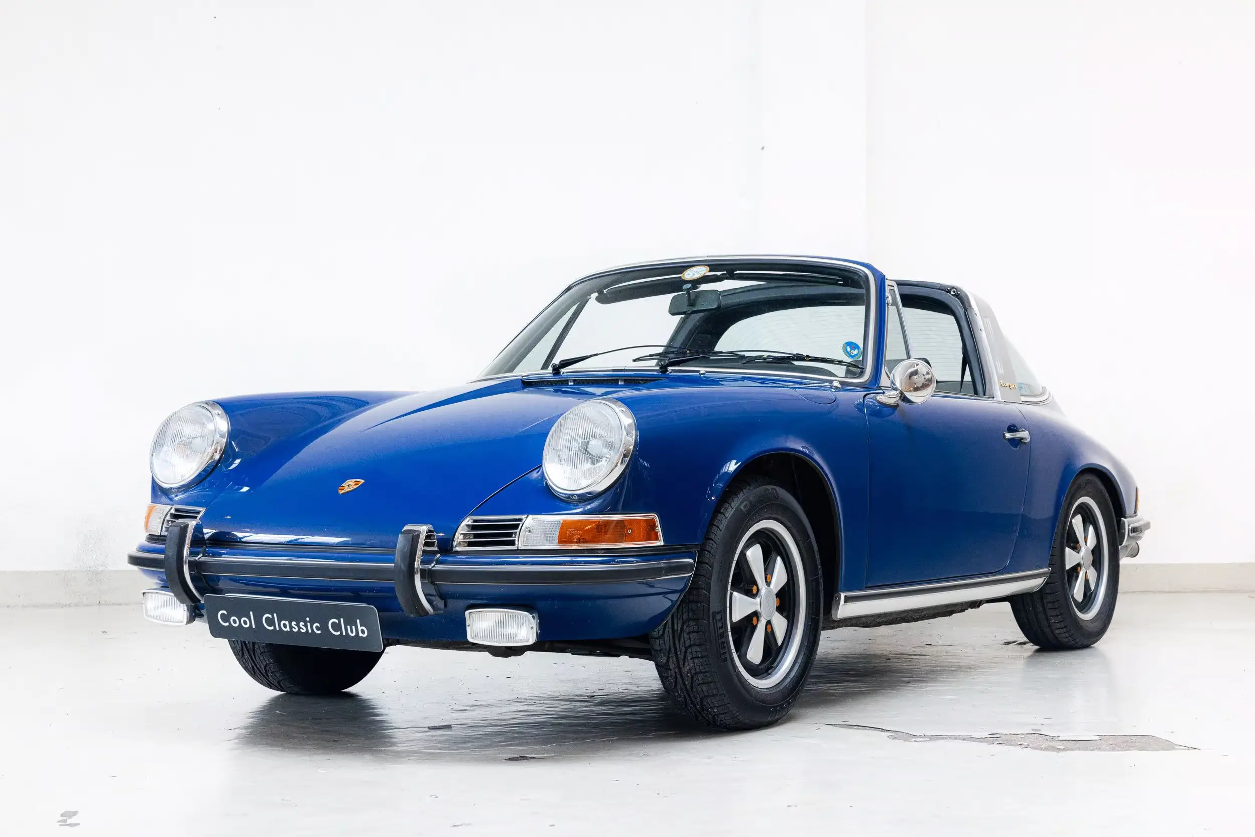 Front oblique view of the 1971 Albert Blue Porsche 911T