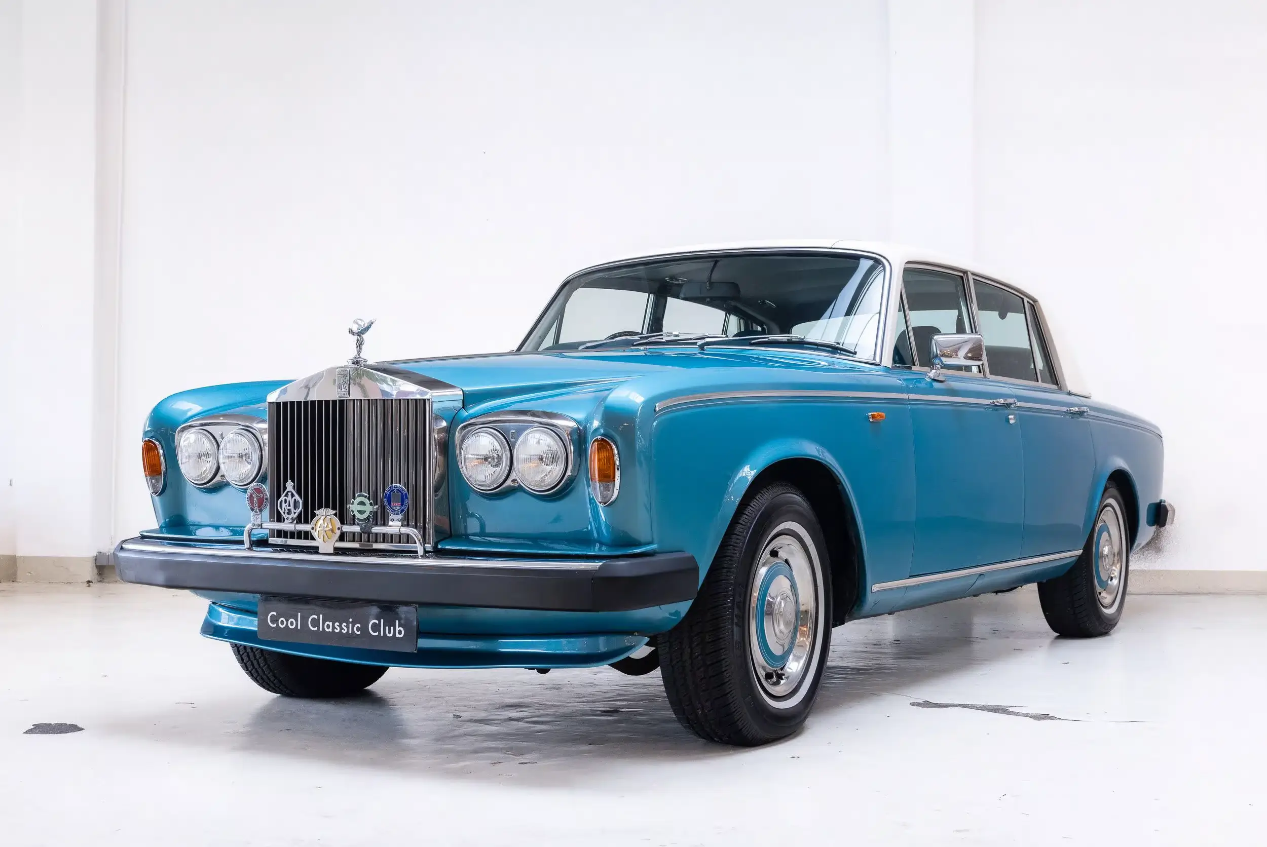 Front oblique view of the 1977 Caribbean Blue Rolls-Royce Silver Shadow II