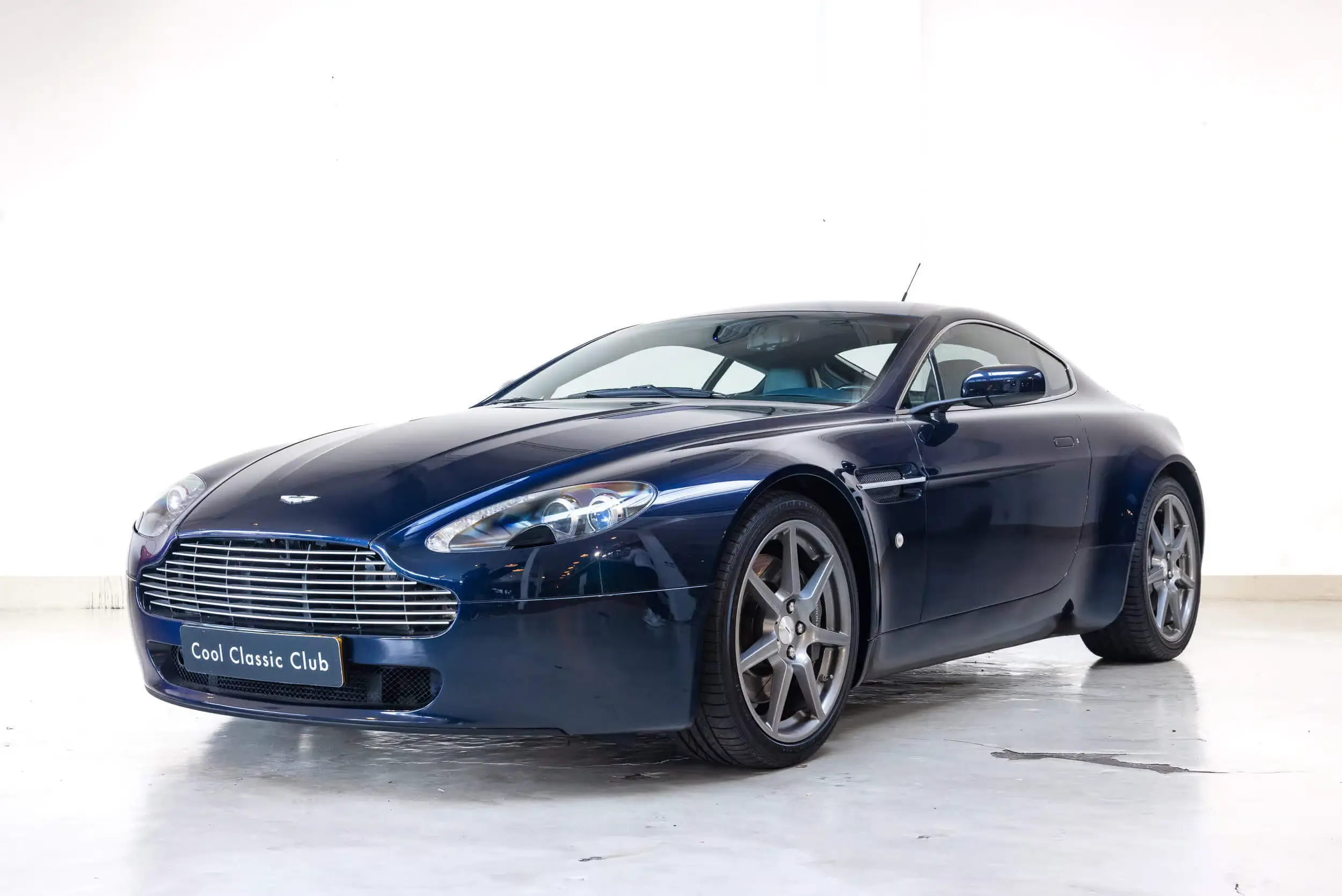 Front oblique view of the 2006 Blue metallic Aston Martin V8 Vantage 