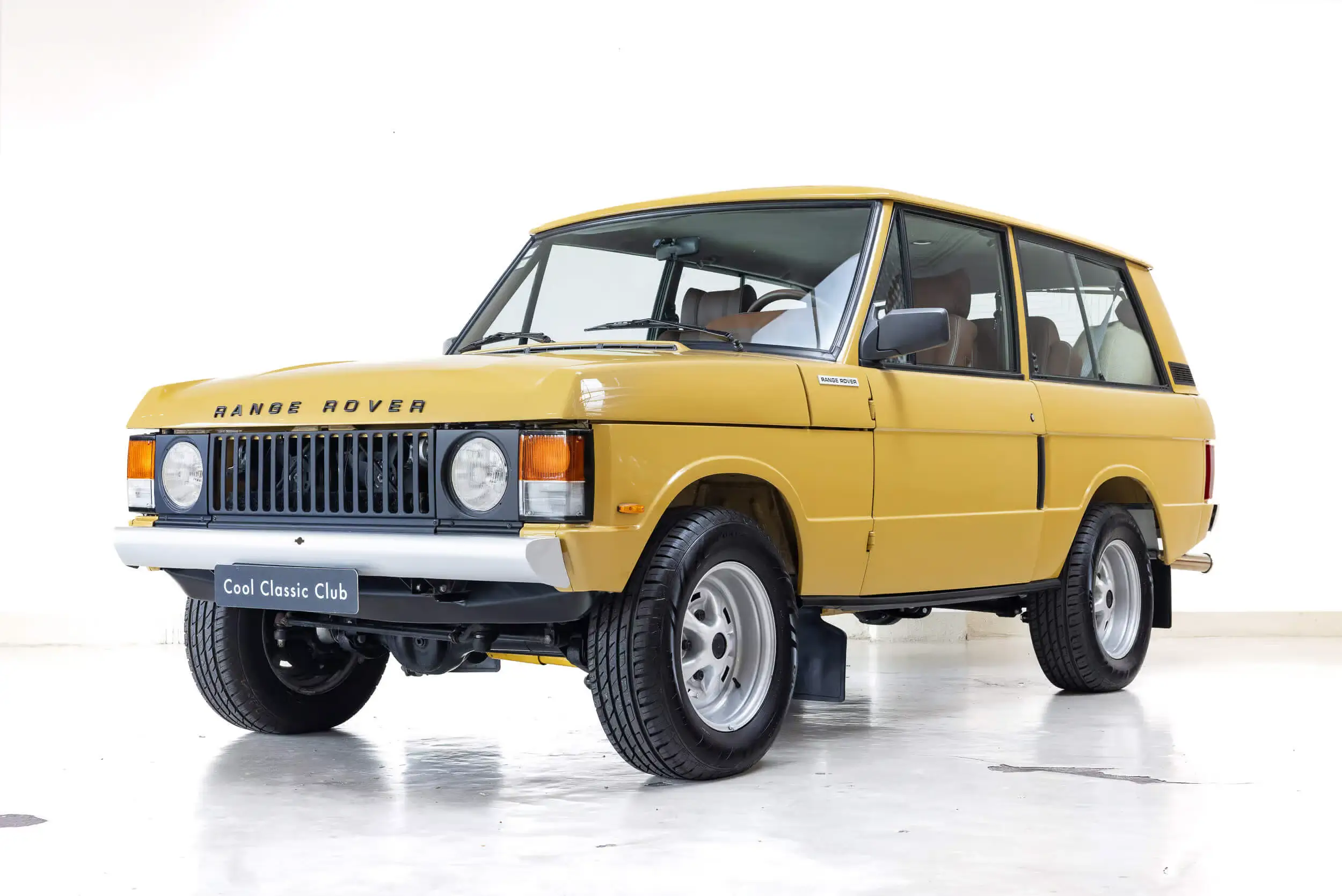 Front oblique view of the 1991 Bahama Gold Range Rover Classic V8