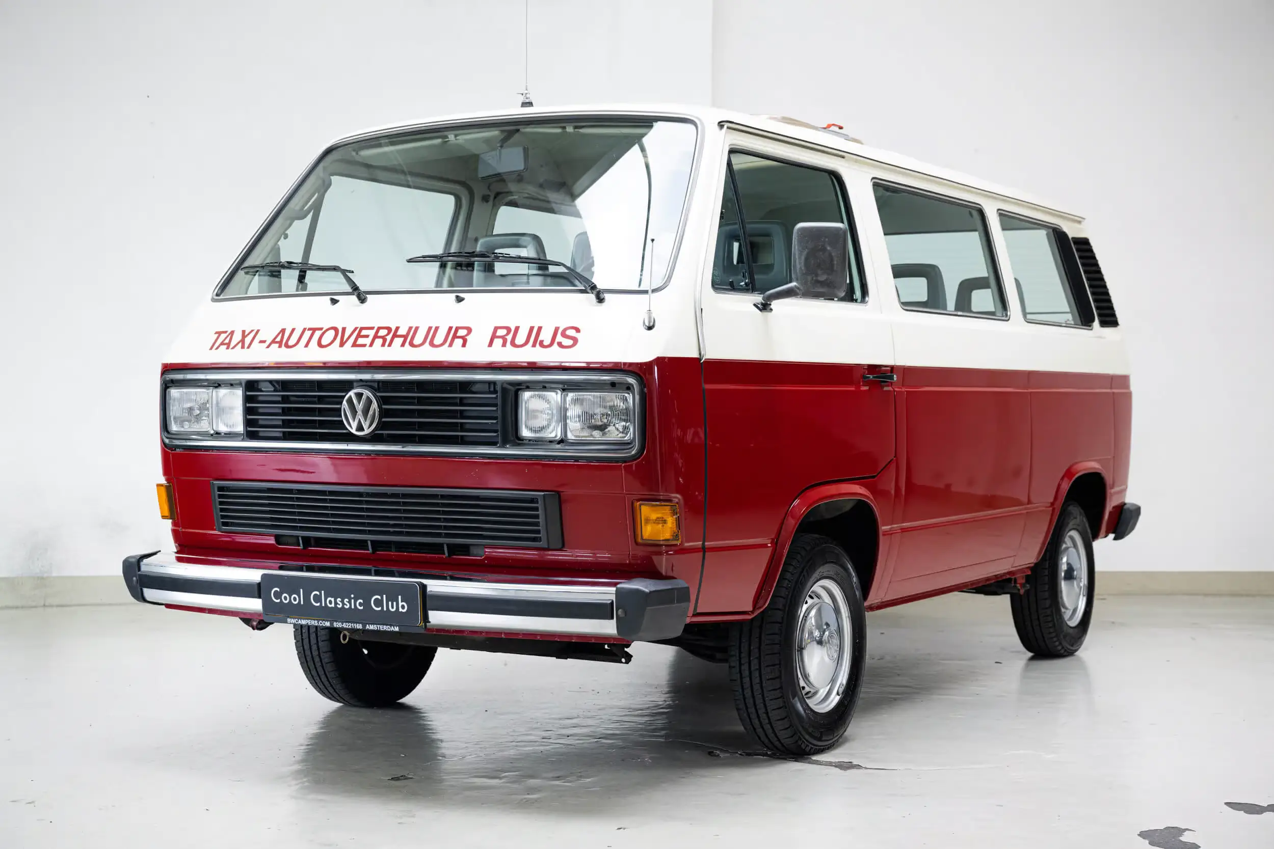 Front oblique view of the 1989 White & Red Volkswagen T3 Taxi