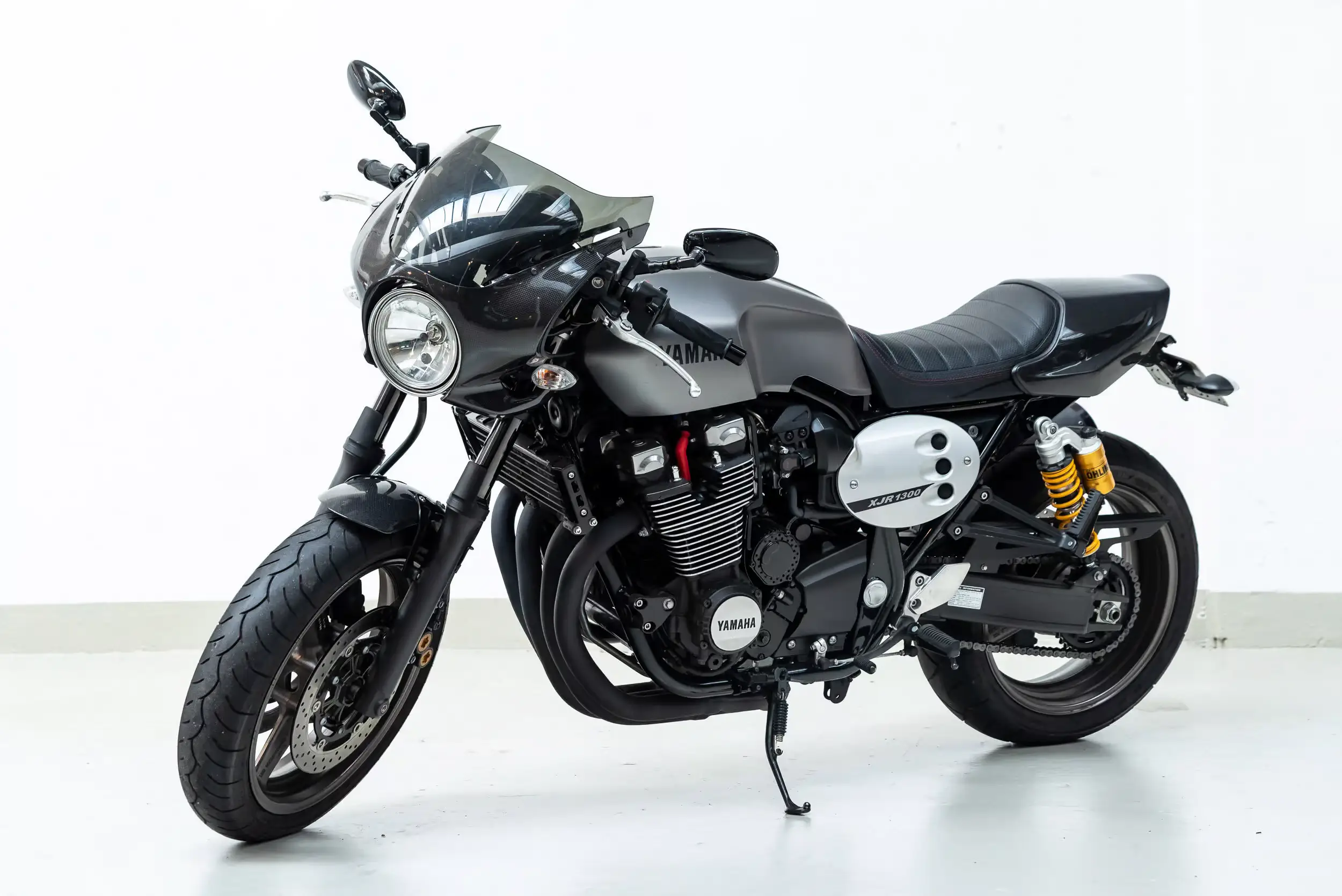 Front oblique view of the 2014 Anthracite Yamaha 1300 XJR 'Racer'