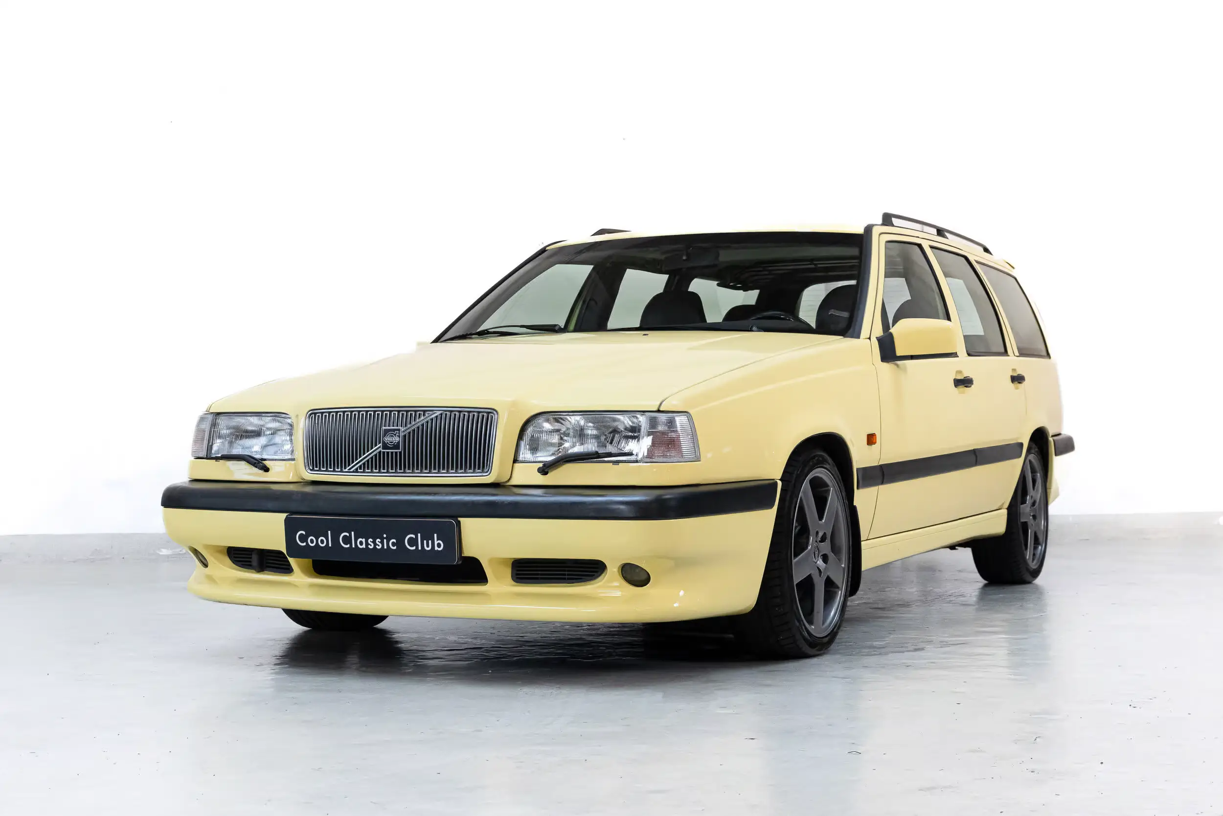 Front oblique view of the 1994 Cream Yellow Volvo 850 T5-R