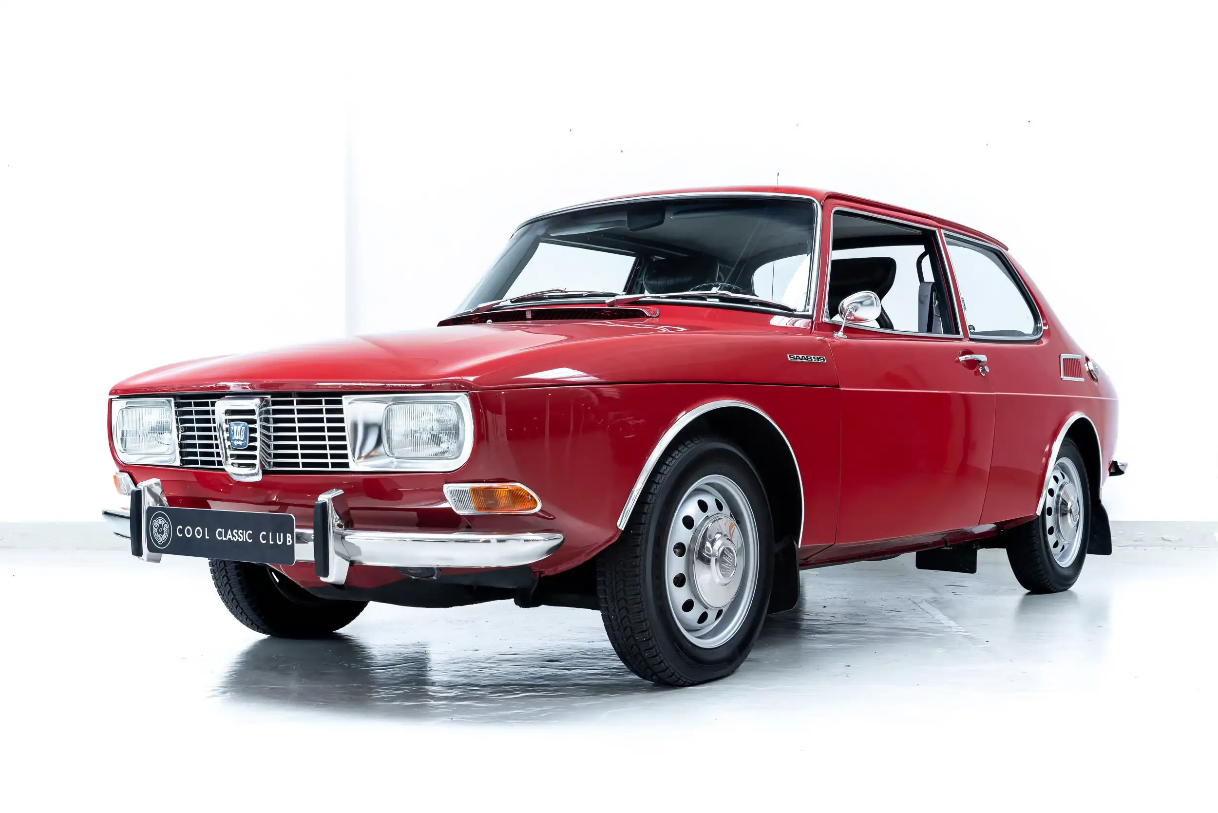 Front oblique view of the 1969 Toreadorröd Saab 99