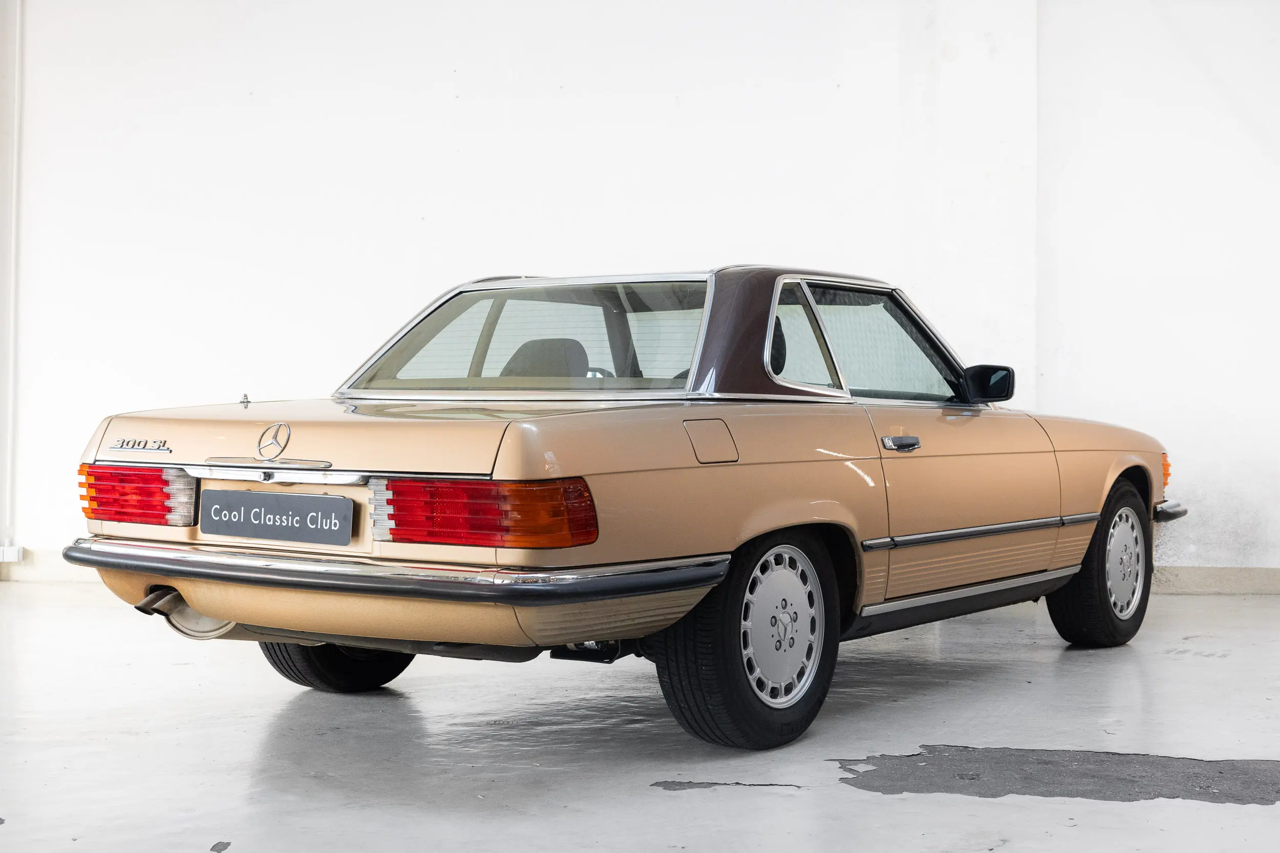 Oblique rear view with hard top on of an Mercedes-benz 300 SL R107 1986
