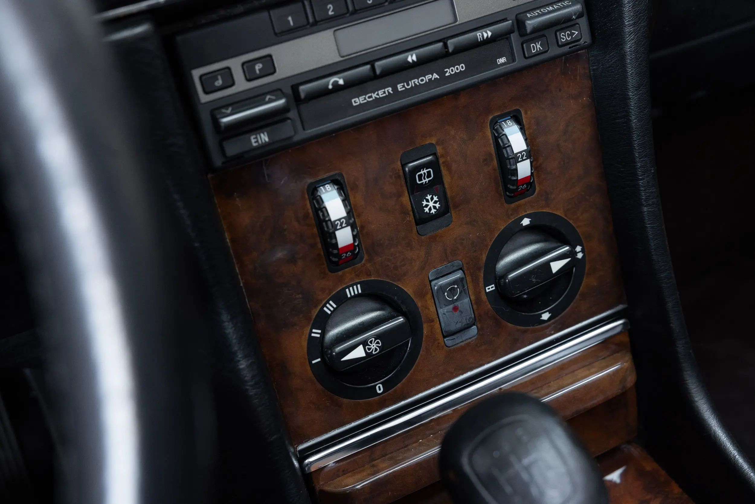 view of controls on center console of an Mercedes-benz 300 SL R107 1986