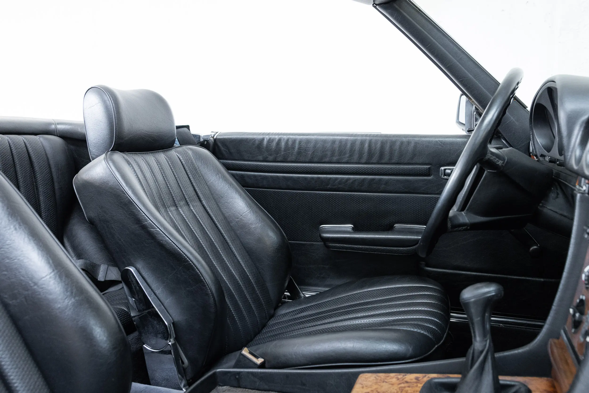 View of front seats of an Mercedes-benz 300 SL R107 1986