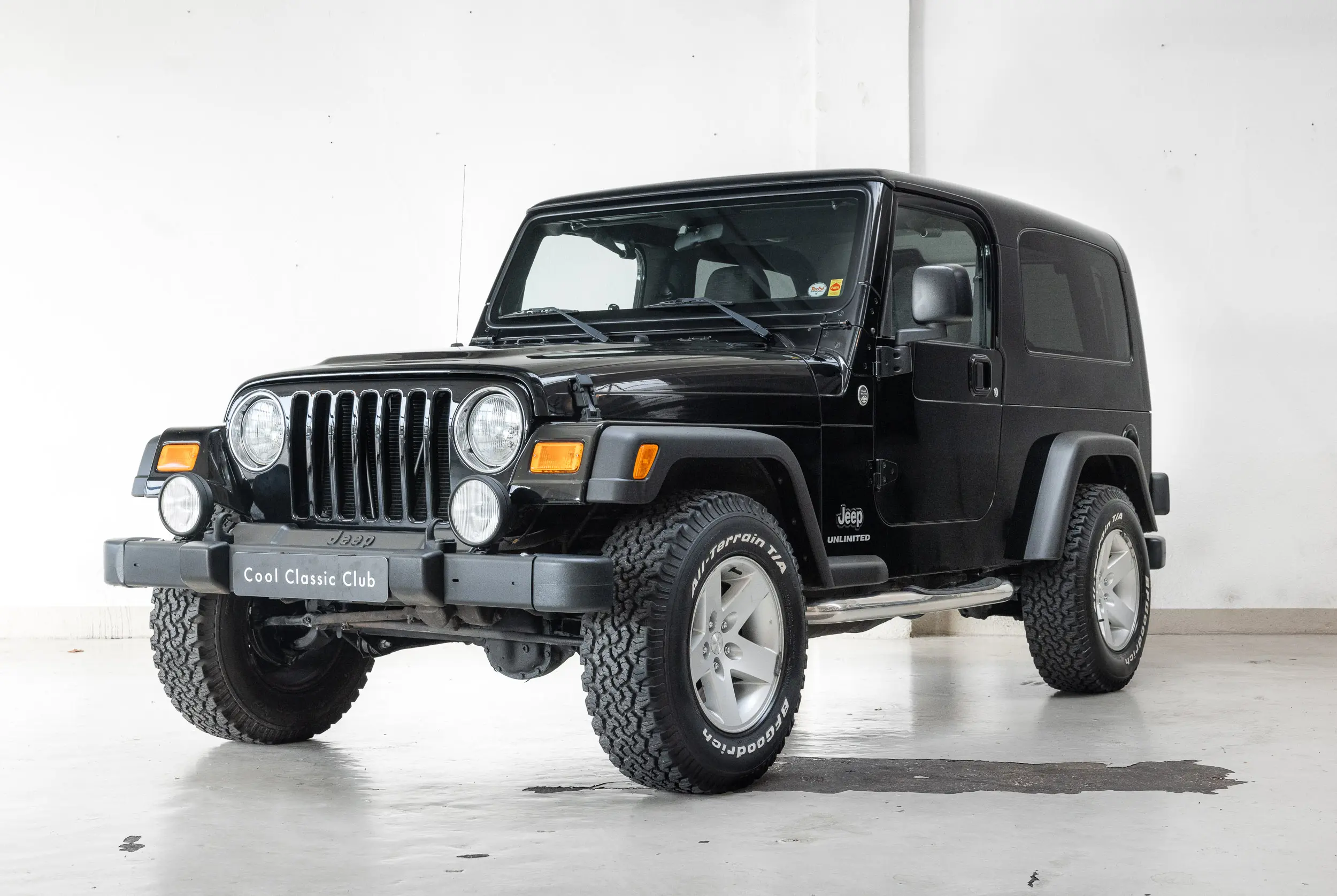 Oblique view of an Jeep Wrangler