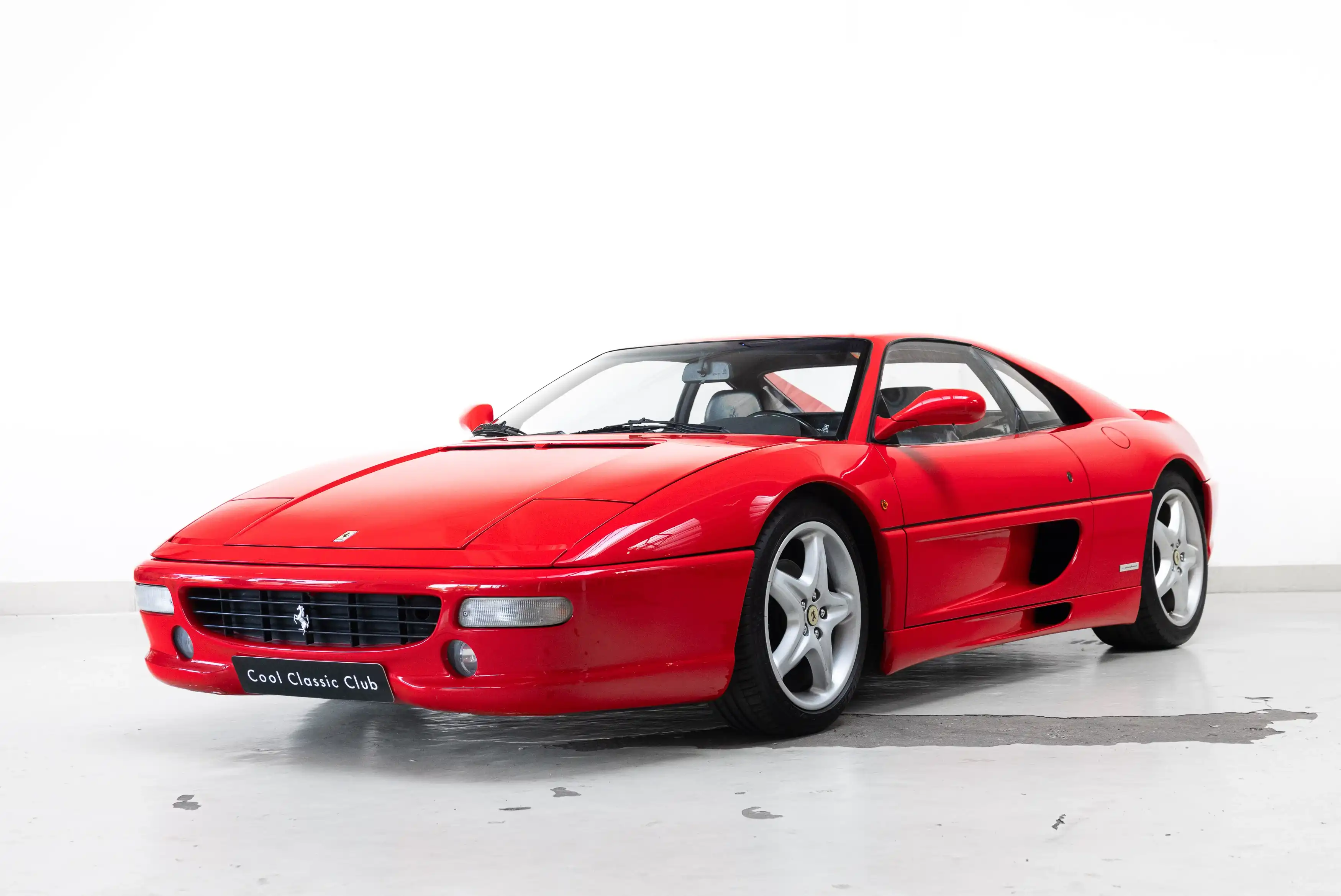 Oblique view of an Ferrari F355 GTB