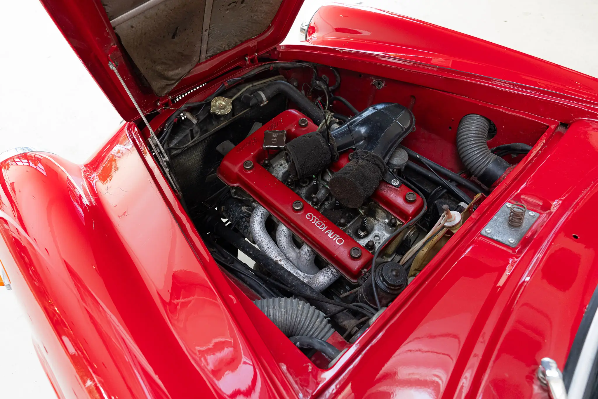 Alfa Romeo Giulia 1600 Sprint 1963 engine in Rosso Alfa color, showcasing the detailed engine compartment.
