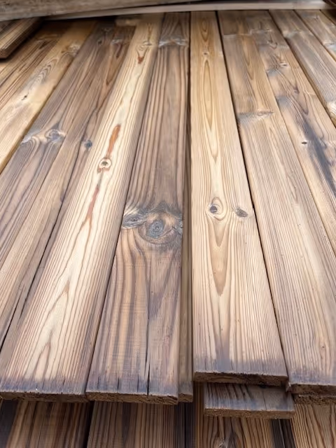 Thermisch gemodificeerde planken.