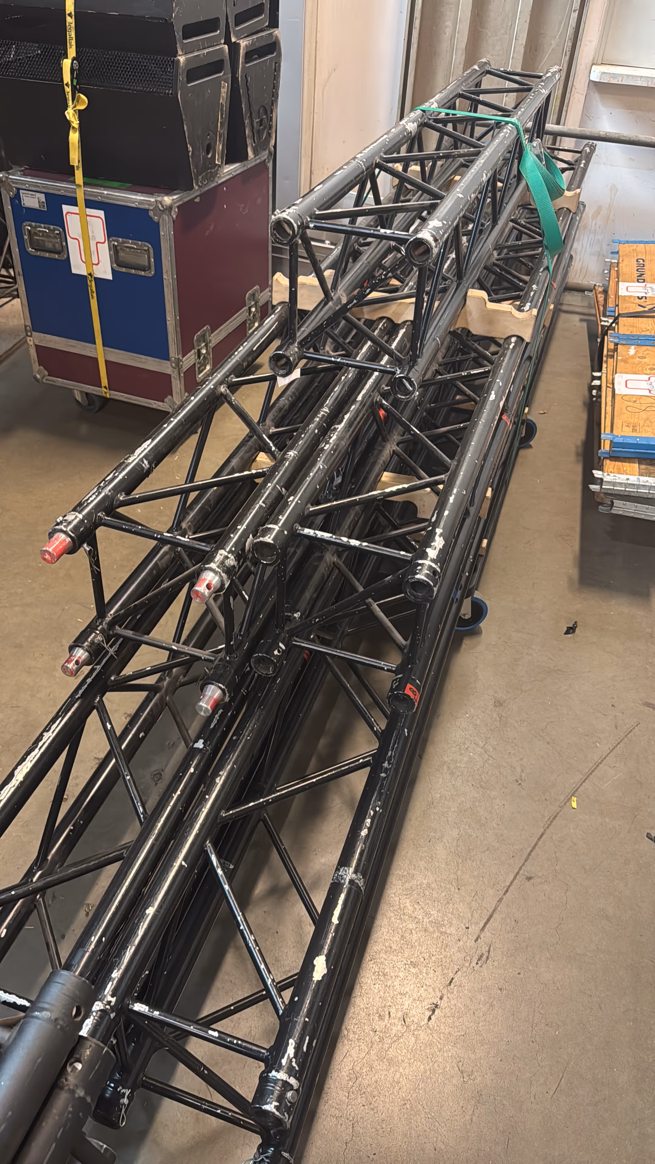 Interal truss