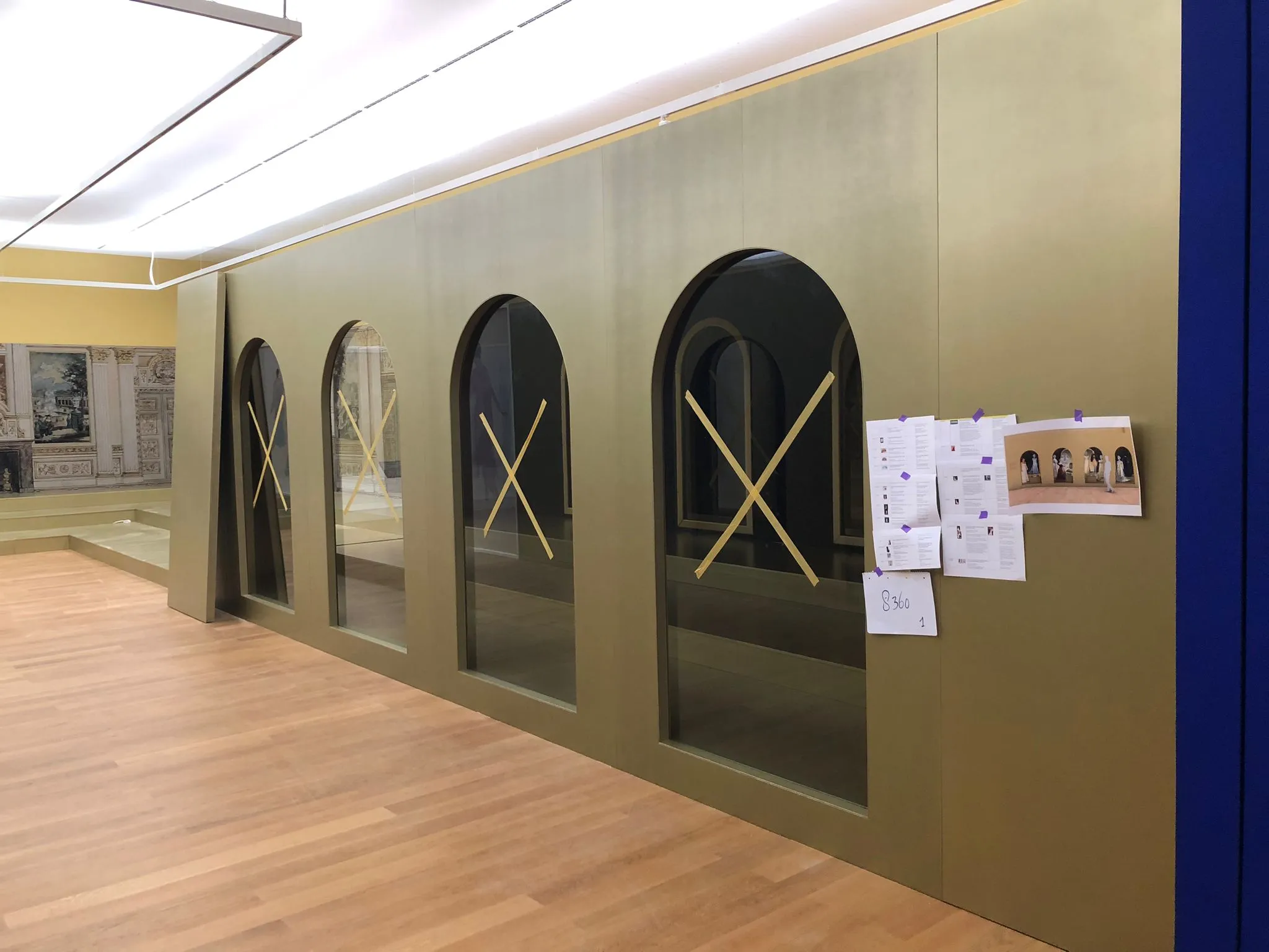 Dresscode 4 grote getoogde vitrines