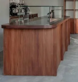 Saint Jean counter met vitrine