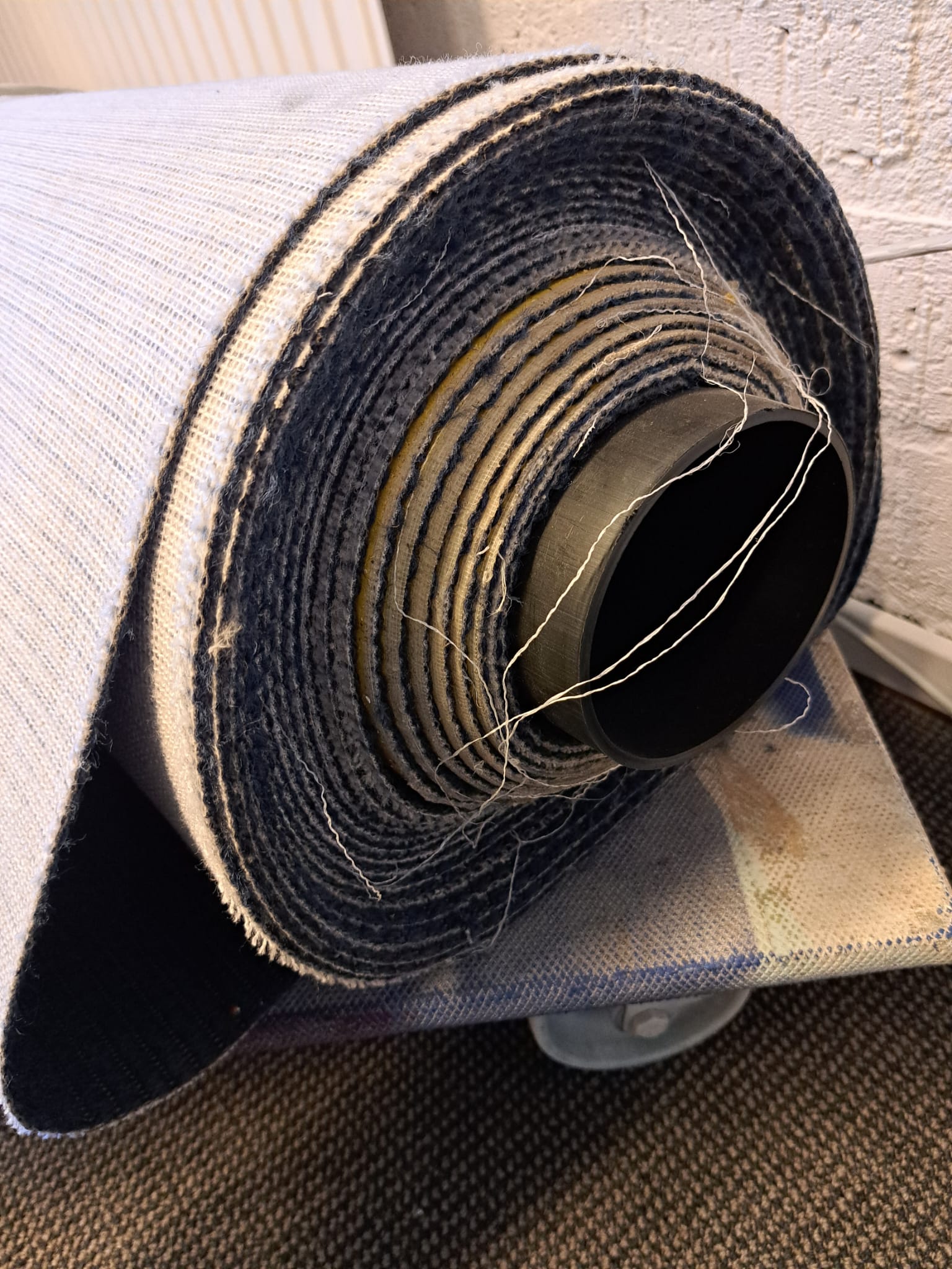 Donkerblauw tapijt laagpolig 10m