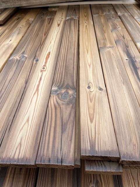 Thermisch gemodificeerde planken.