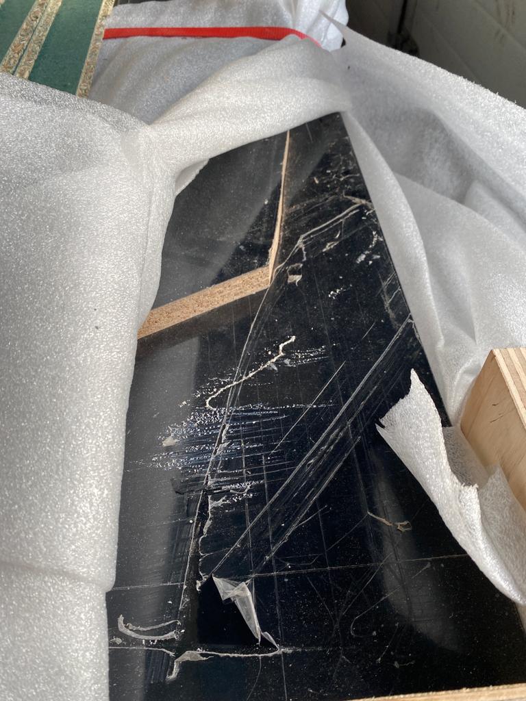 Spaanplaat vloer zwart hoogglans mes en groef