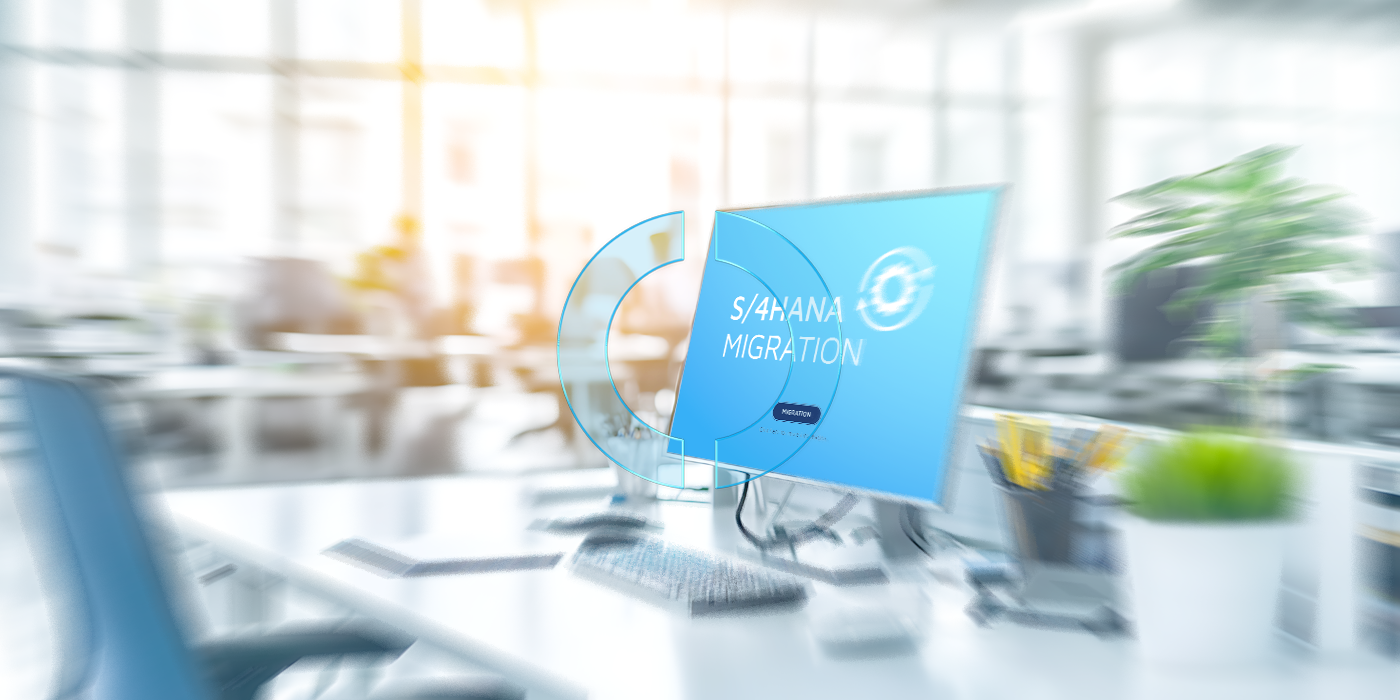 Ein Monitor mit der Aufschrift ‚S/4HANA Migration‘ steht symbolisch für die technische und organisatorische Begleitung einer SAP-Migration durch EMPORIAS.