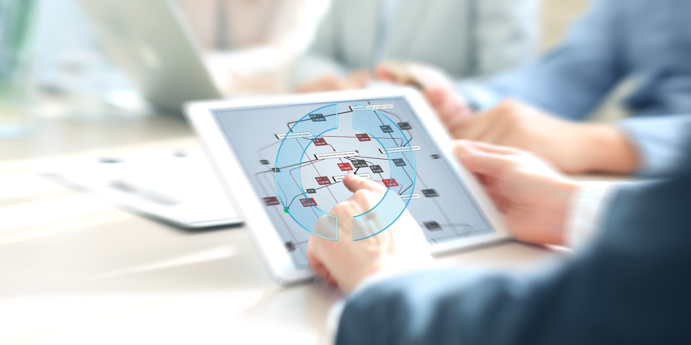 Tablet bei EMPORIAS, auf dem Bildschirm wird das Arbeiten mit einem Process-Mining-Diagramm dargestellt.