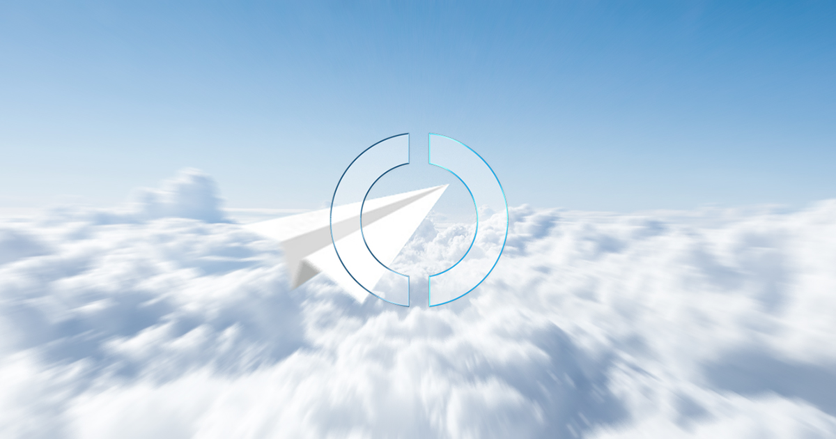 Ein Papierflieger fliegt über einer hellen Wolkenlandschaft und steht als visuelles Symbol für den EMPORIAS Newsletter.