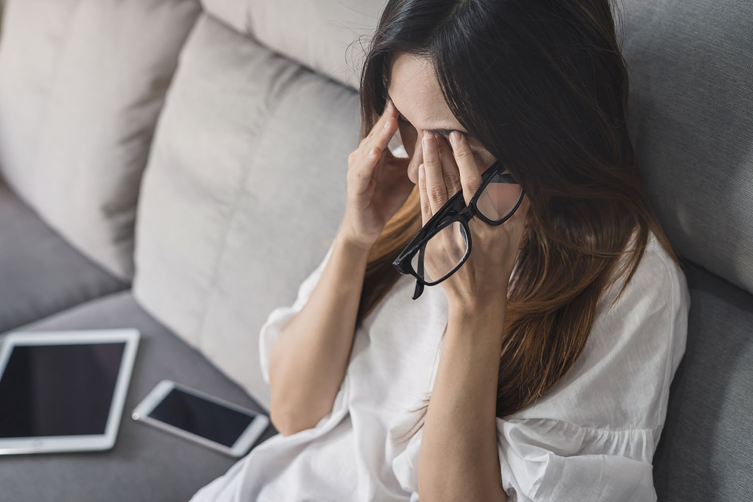 Exhausted person rubbing their eyes – adrenal fatigue and chronic stress