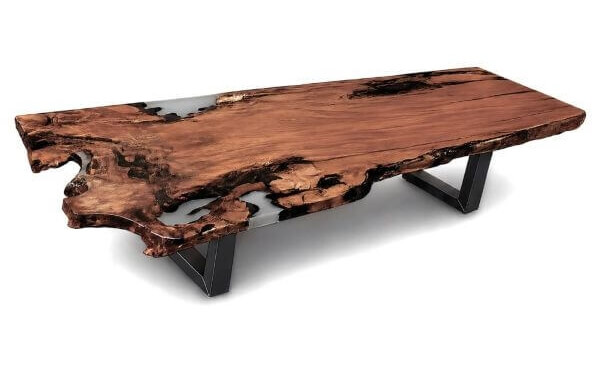 Einzigartiger Massivholztisch mit großer massiver Holz Tischplatte ein Stück aus Wurzel und Baumstammholz als großer Konferenztisch mit Baumkanten