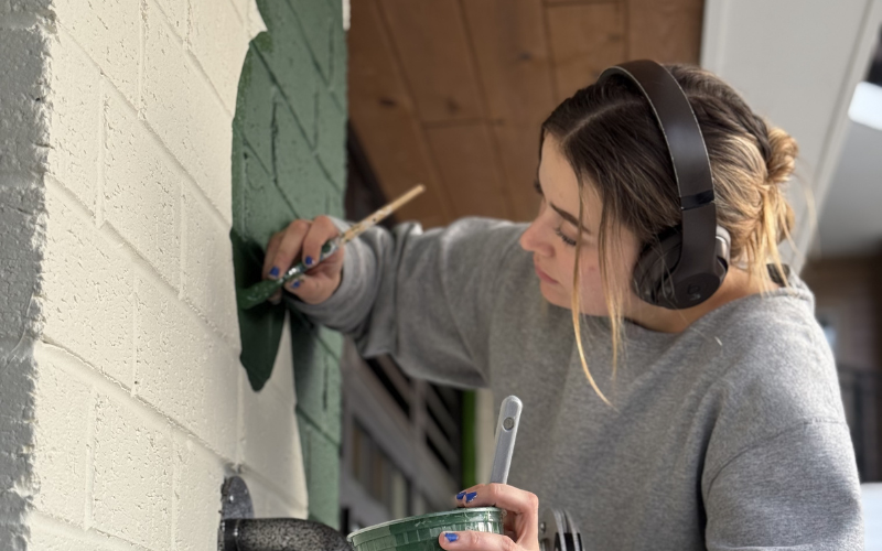 Read about Isabella Dearr's journey from student to art entrepreneur!