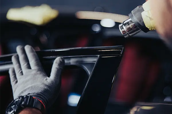 A Top Wrap Academy student applying vinyl with a heat gun