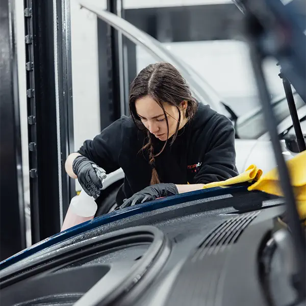 A Top Wrap professional detailing a vehicule