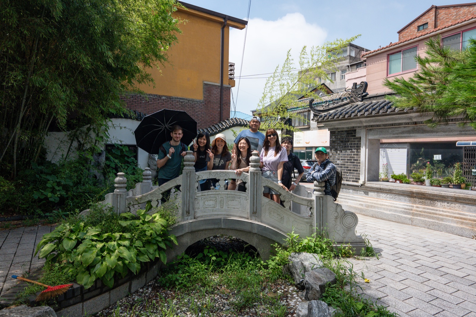 Summer Workation participants visiting a heritage courtyard in Incheon