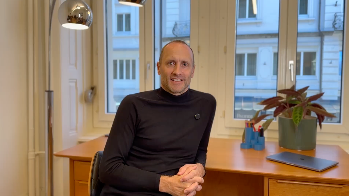 In 4 Modulen begleitet dich Pirmin zu mehr Achtsamkeit im Alltag. Mit kurzen Videos, geführten Audioübungen und Reflexionsimpulsen lernst du, bewusster mit Gedanken, Körper und Routinen umzugehen.