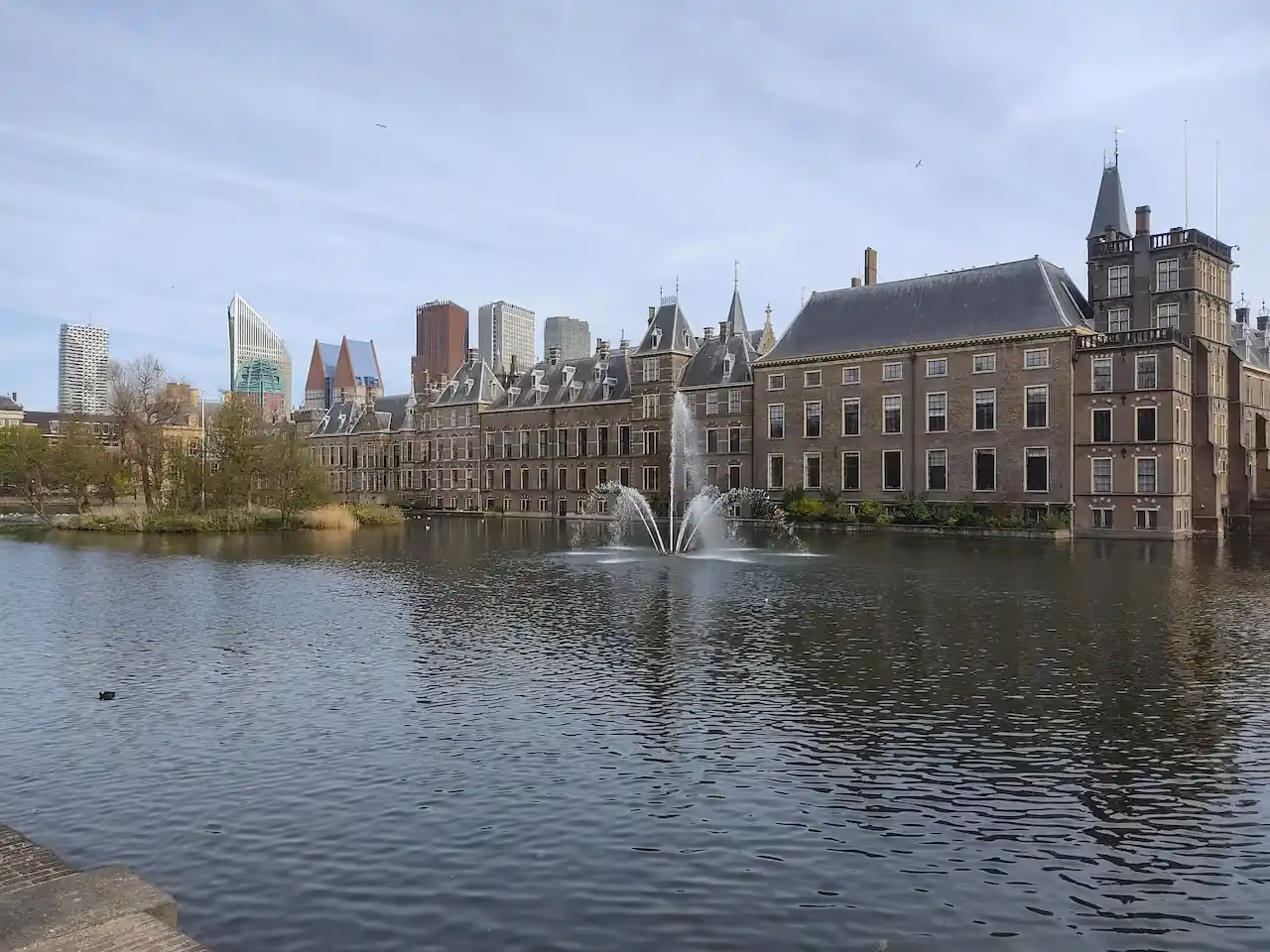 Een foto van het Binnenof in Den Haag.
