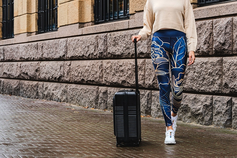 Bilde av en kvinne iført Maya Freya-leggings