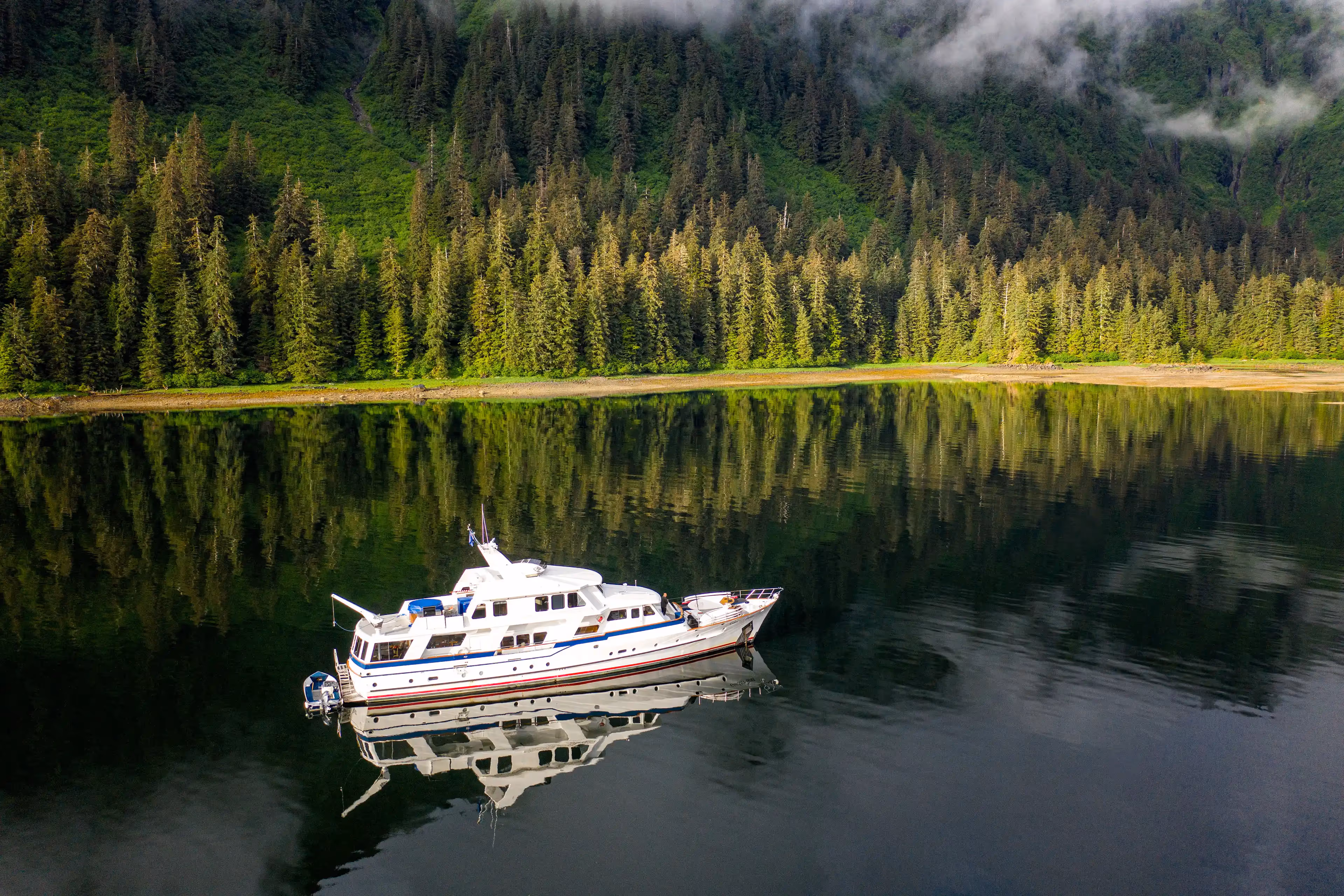 The Glacier Bear on anchor.