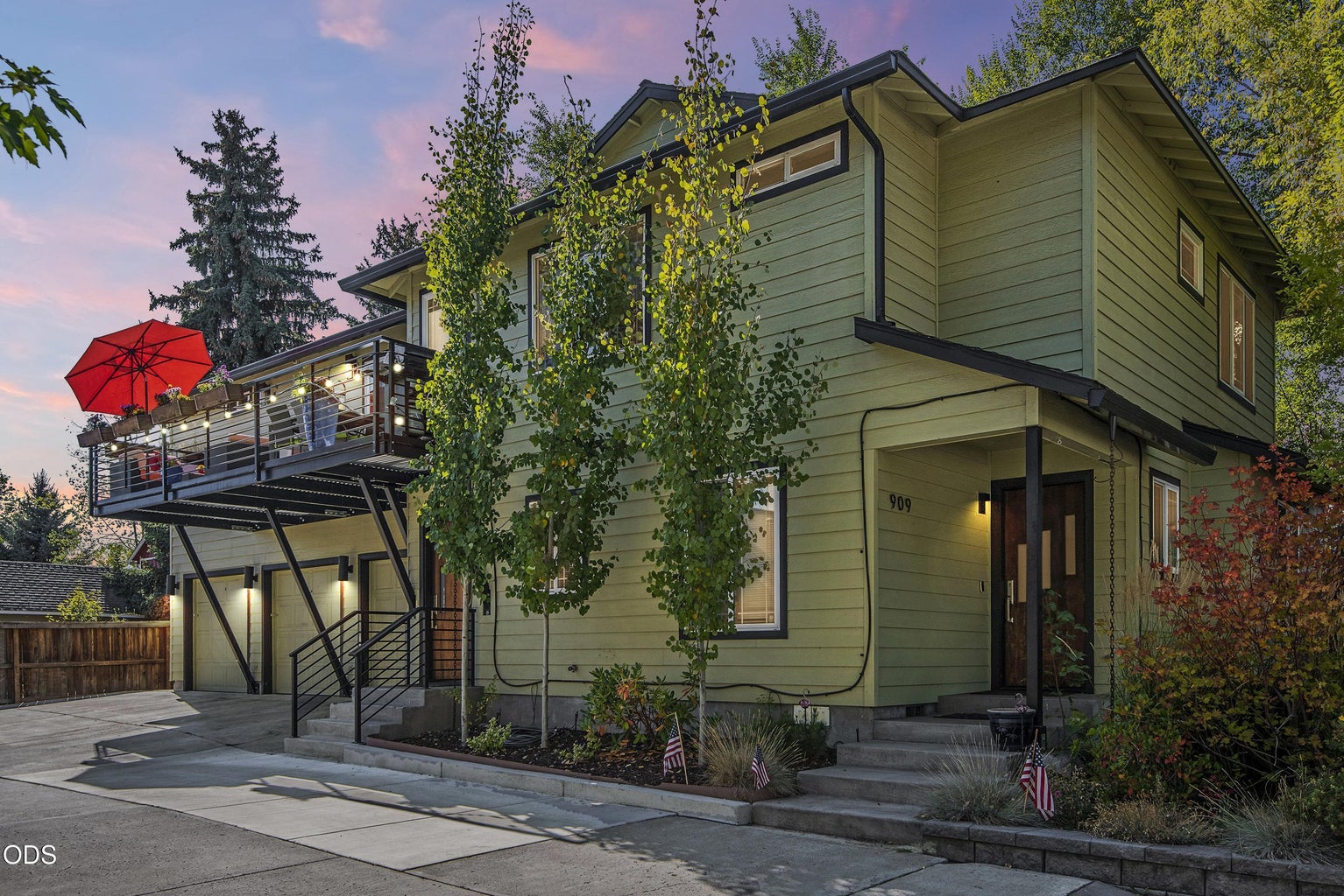 Front exterior of 2008 NE Cradle Mountain Way in Bend, Oregon