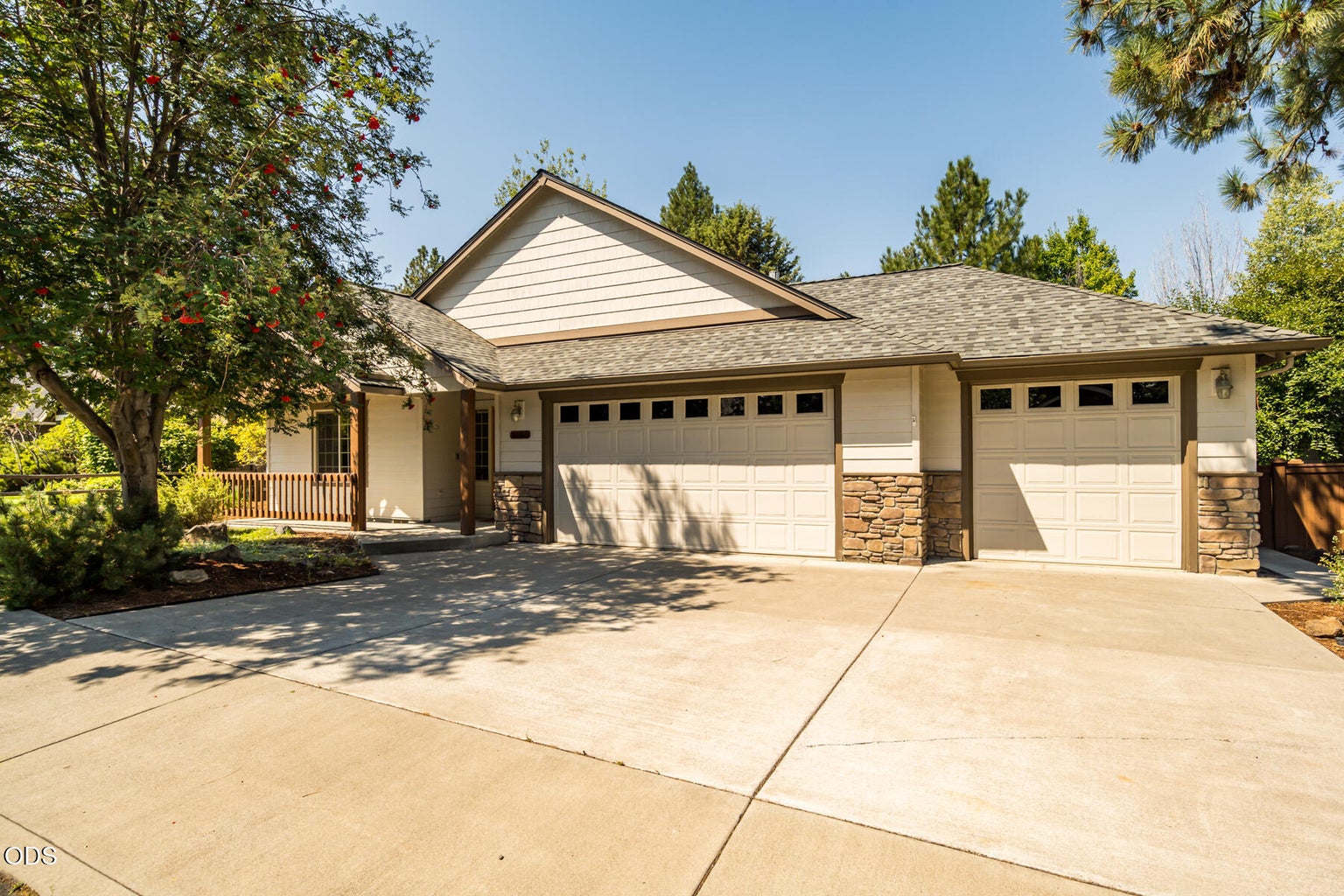 Front exterior of 2008 NE Cradle Mountain Way in Bend, Oregon