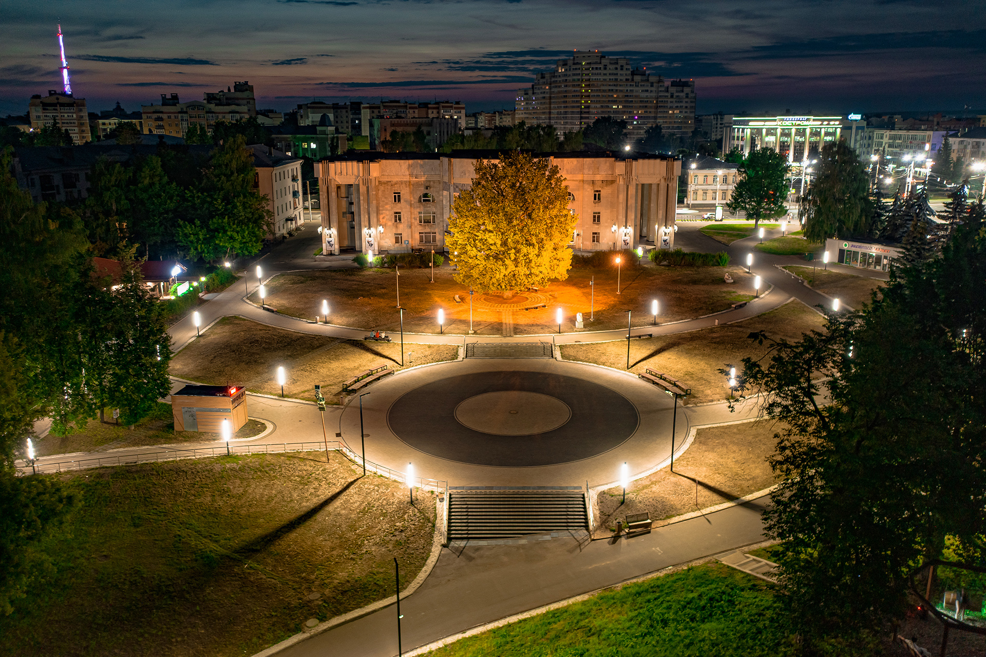 Сквер у Государственной Филармонии Костромской области