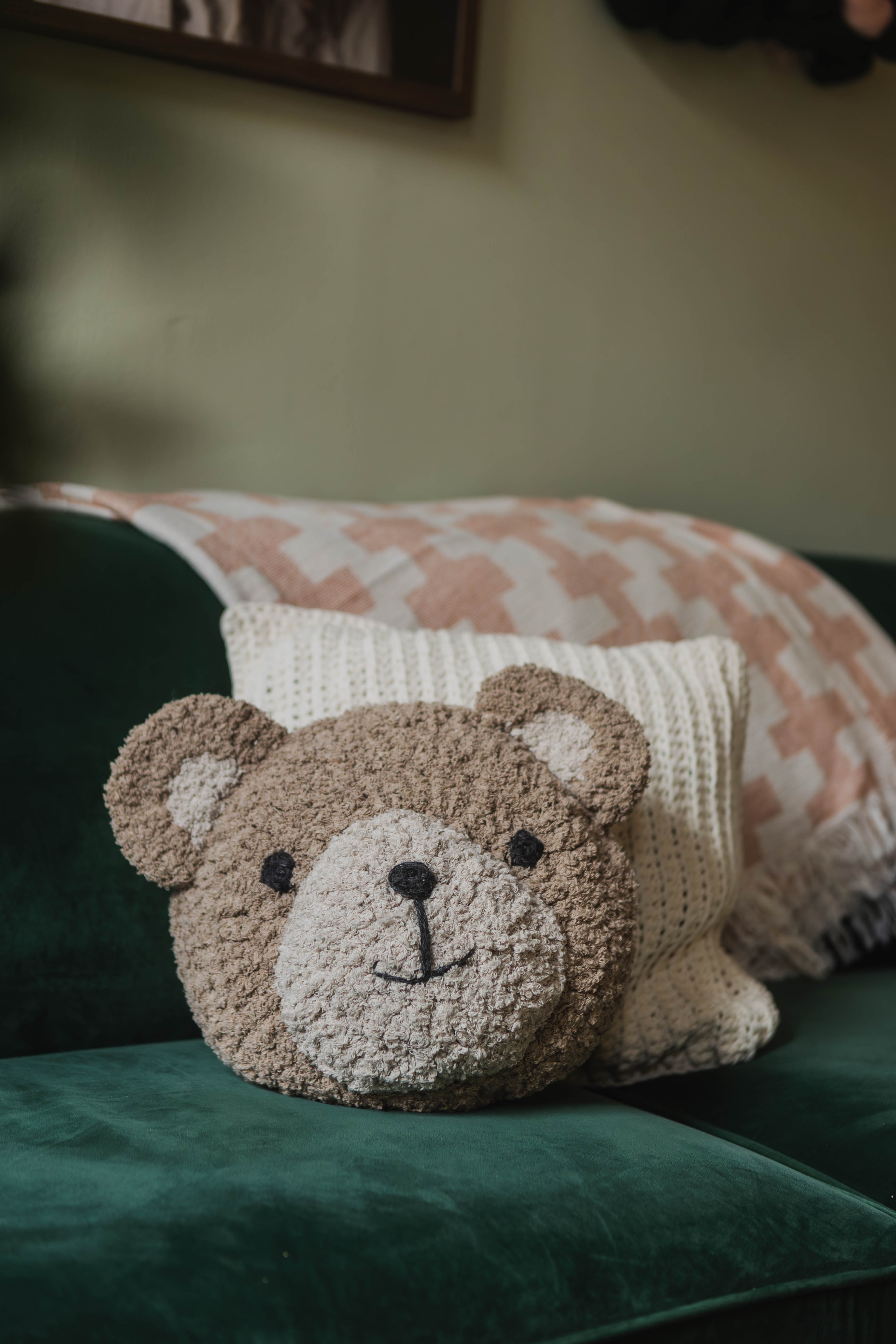 Virkad björnkudde "Noa"