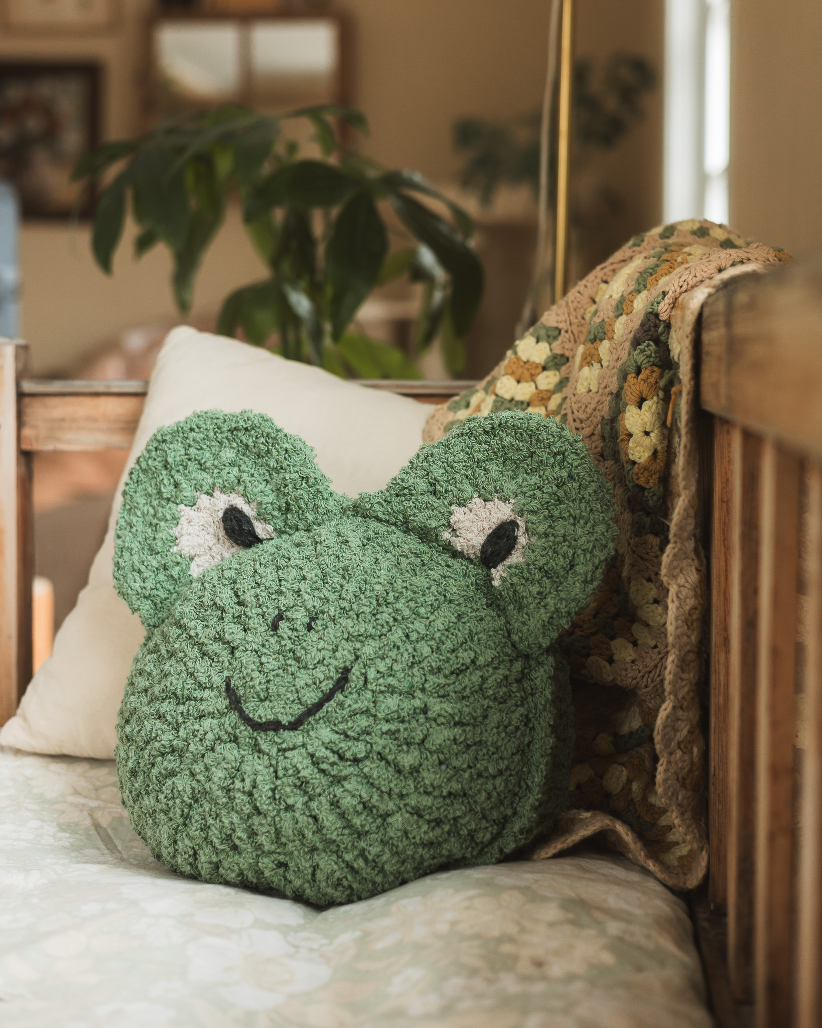 Virkad grodkudde "Loa"