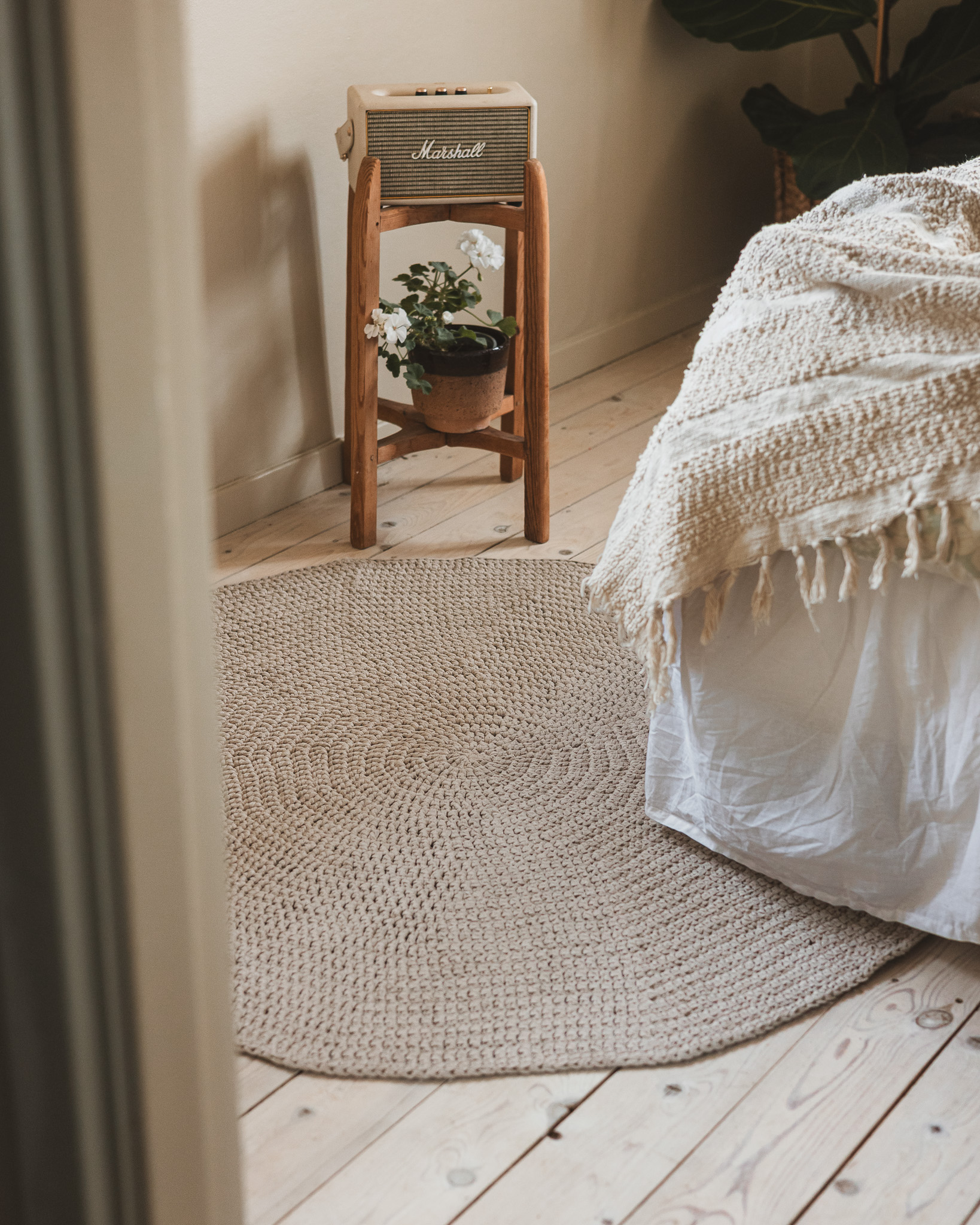 Crochet round mat “Elise”